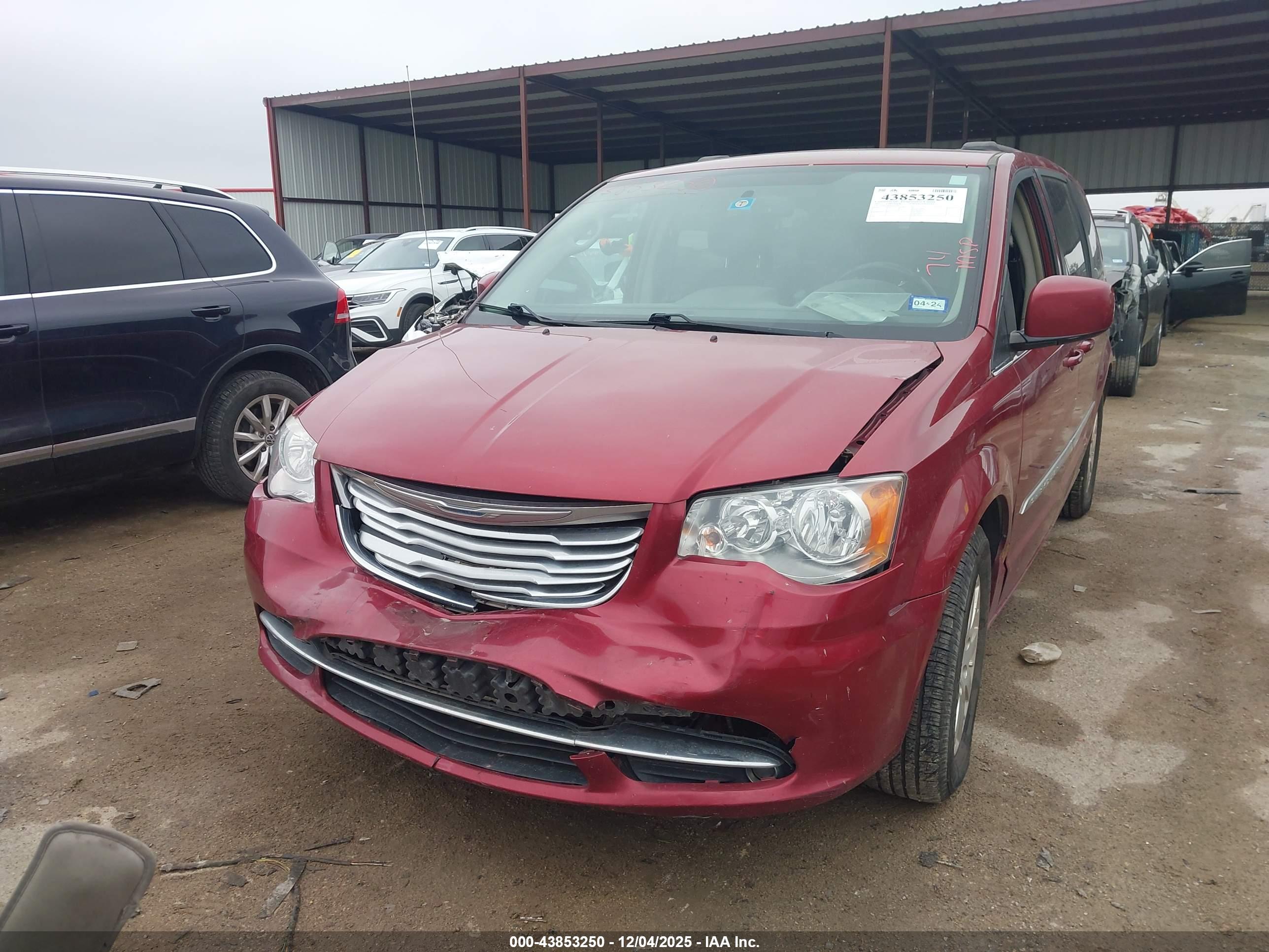 CHRYSLER TOWN image 2
