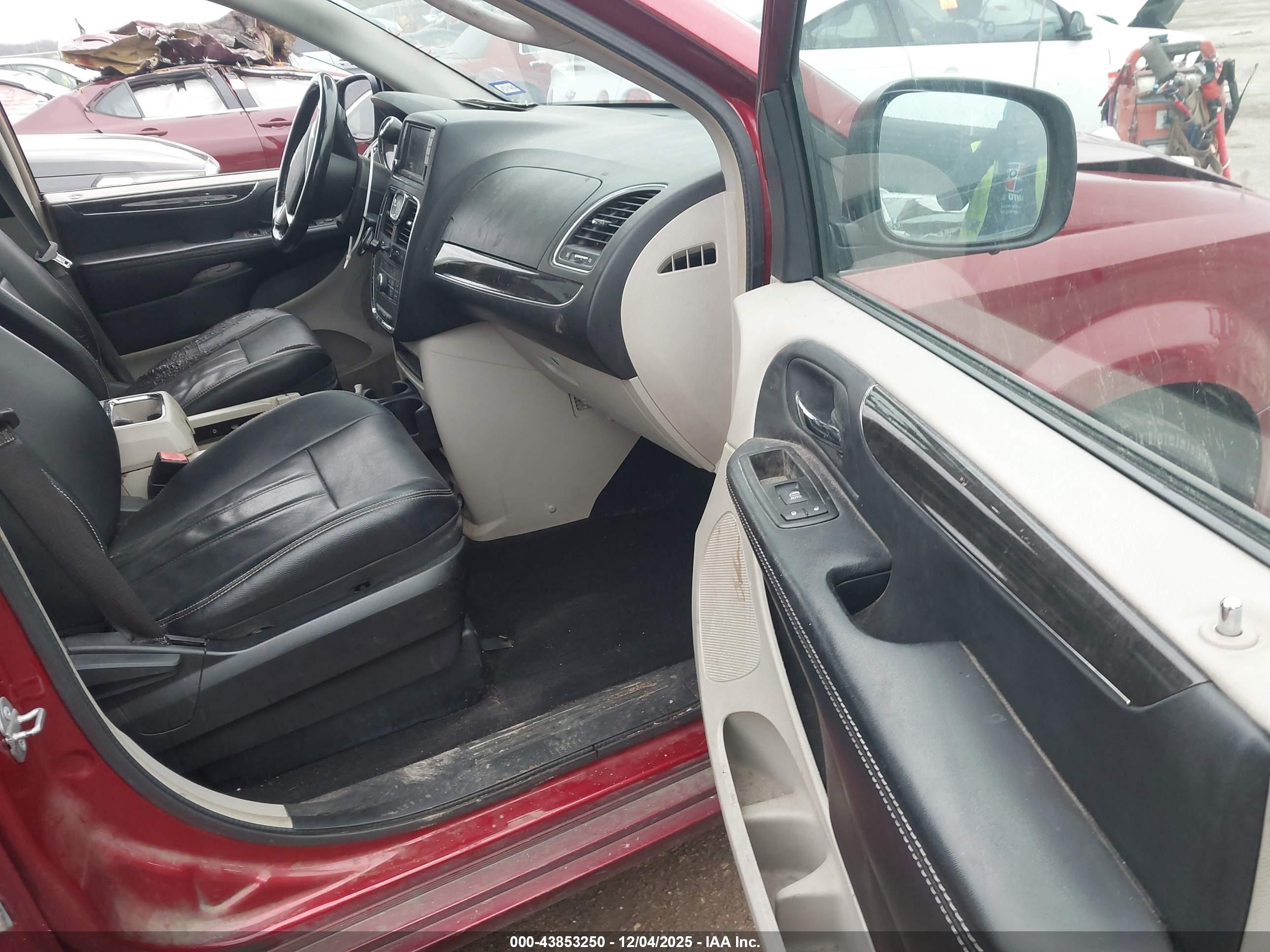 CHRYSLER TOWN image 5