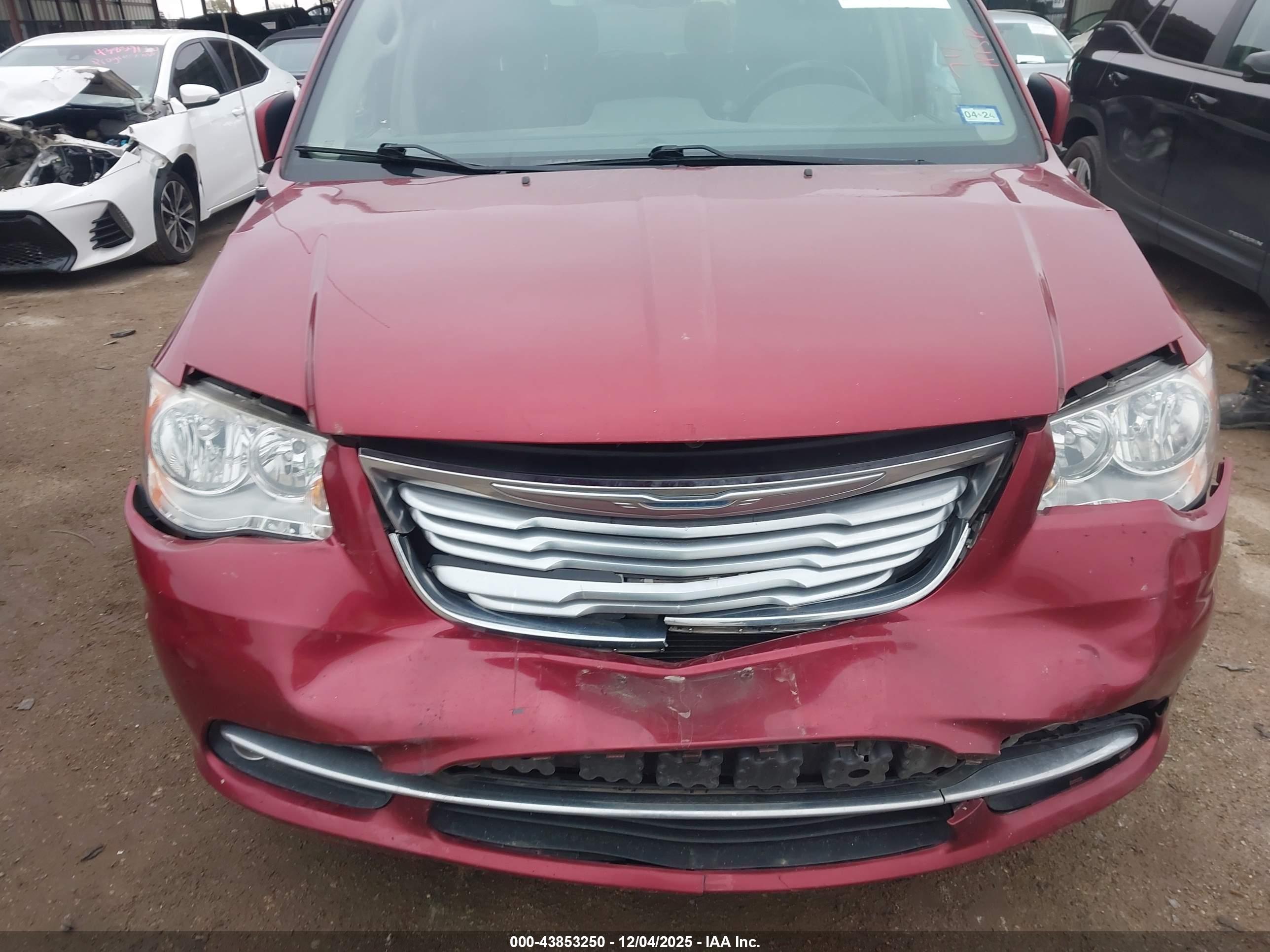 CHRYSLER TOWN image 6