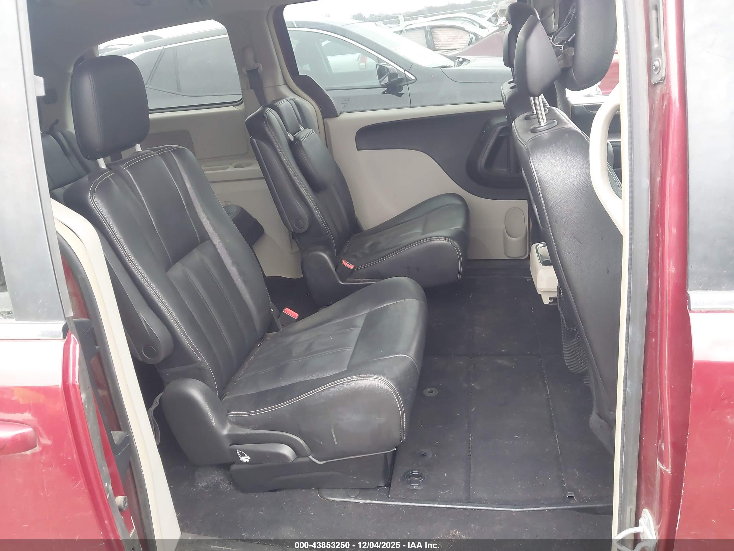 CHRYSLER TOWN image 8