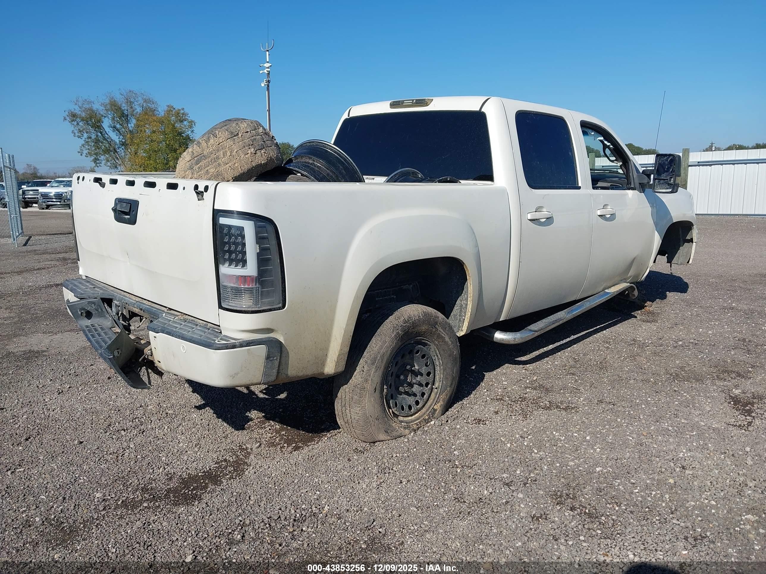 GMC SIERRA image 4