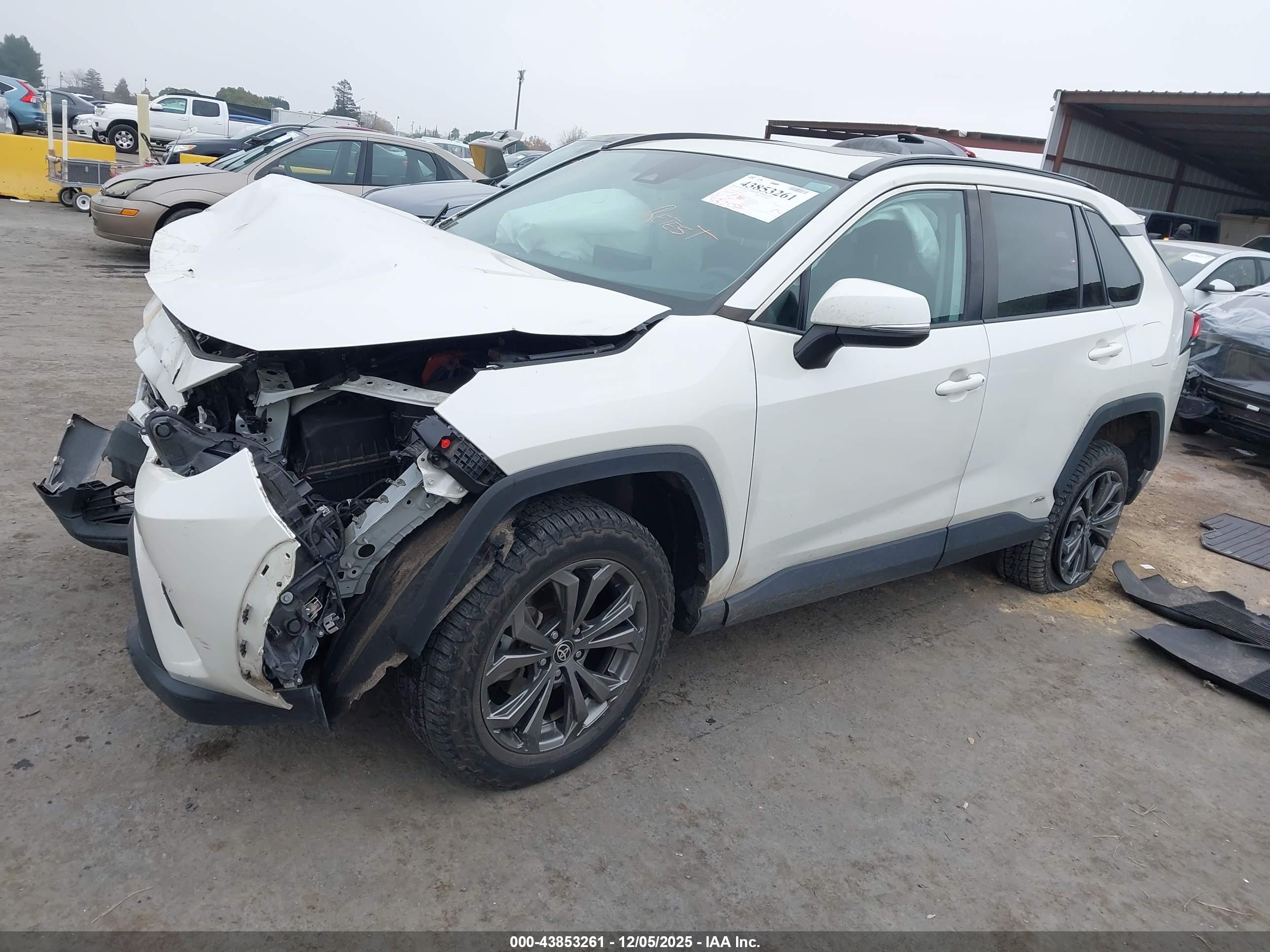 TOYOTA RAV4 image 2