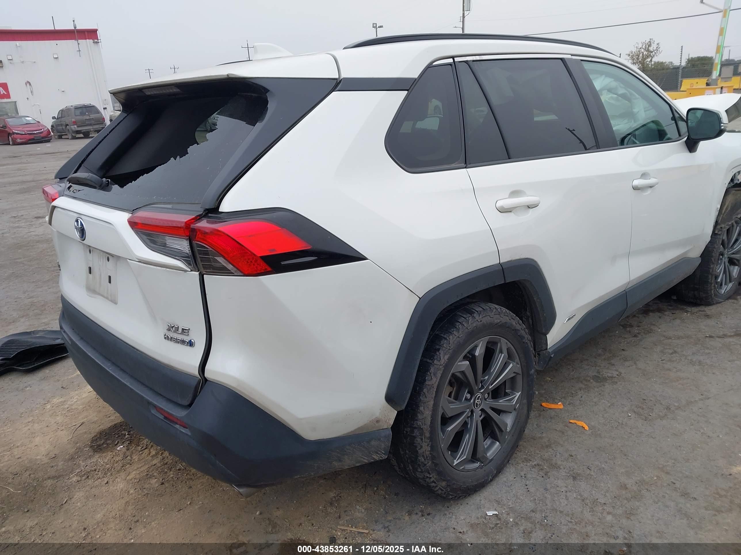 TOYOTA RAV4 image 4