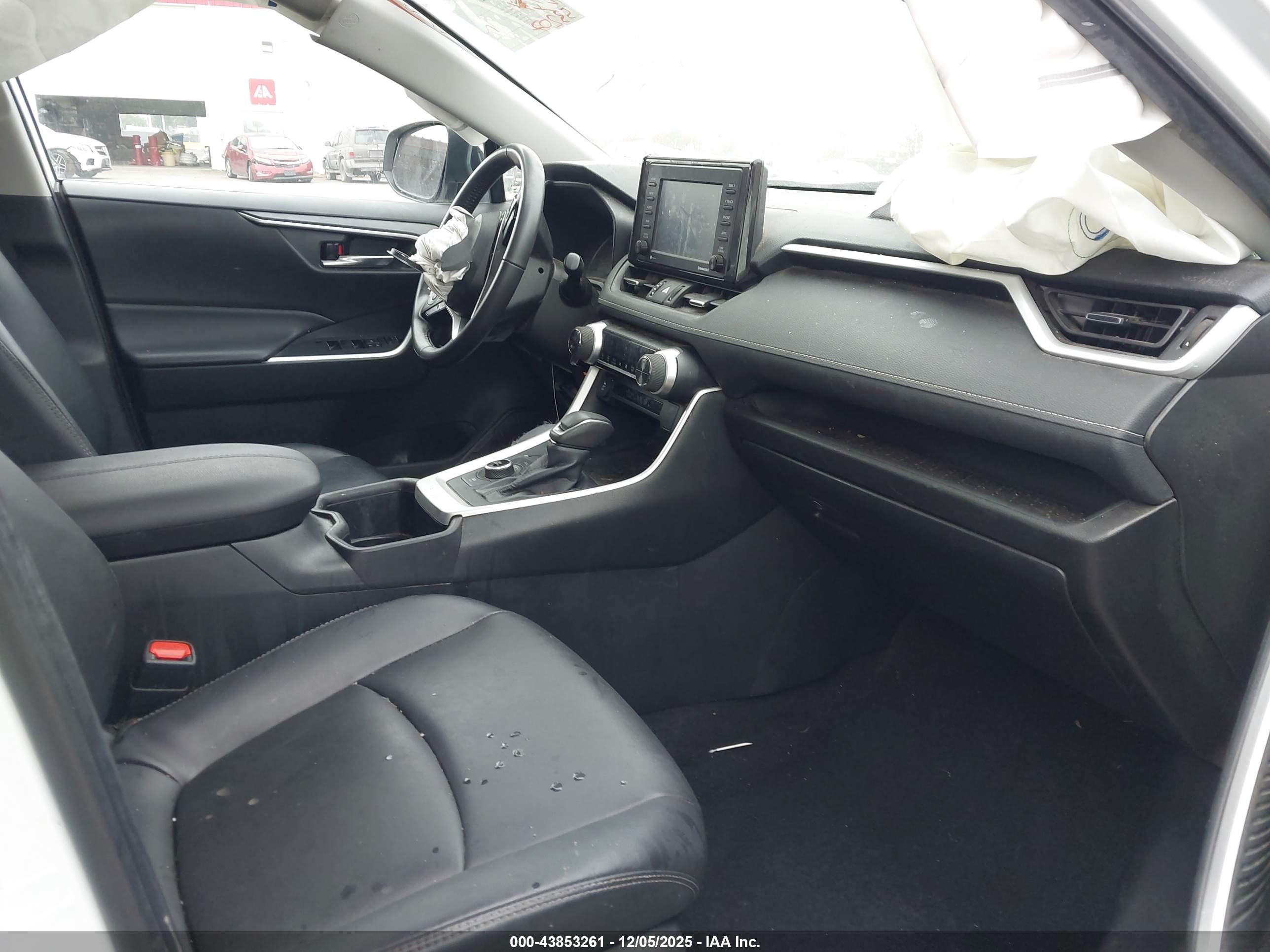 TOYOTA RAV4 image 5