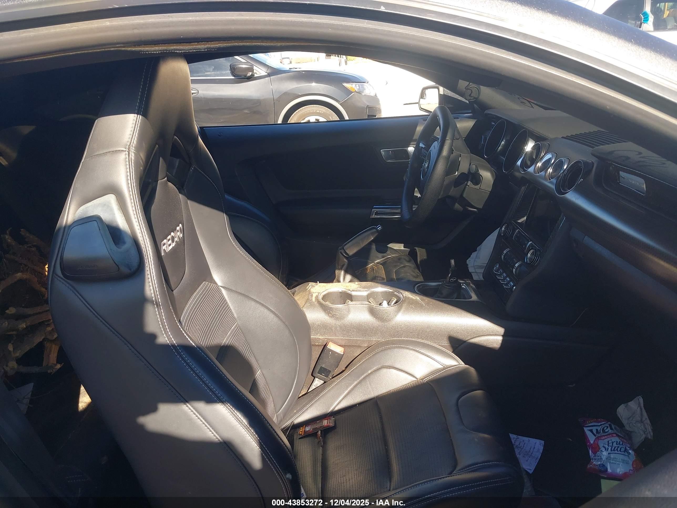 FORD MUSTANG image 5