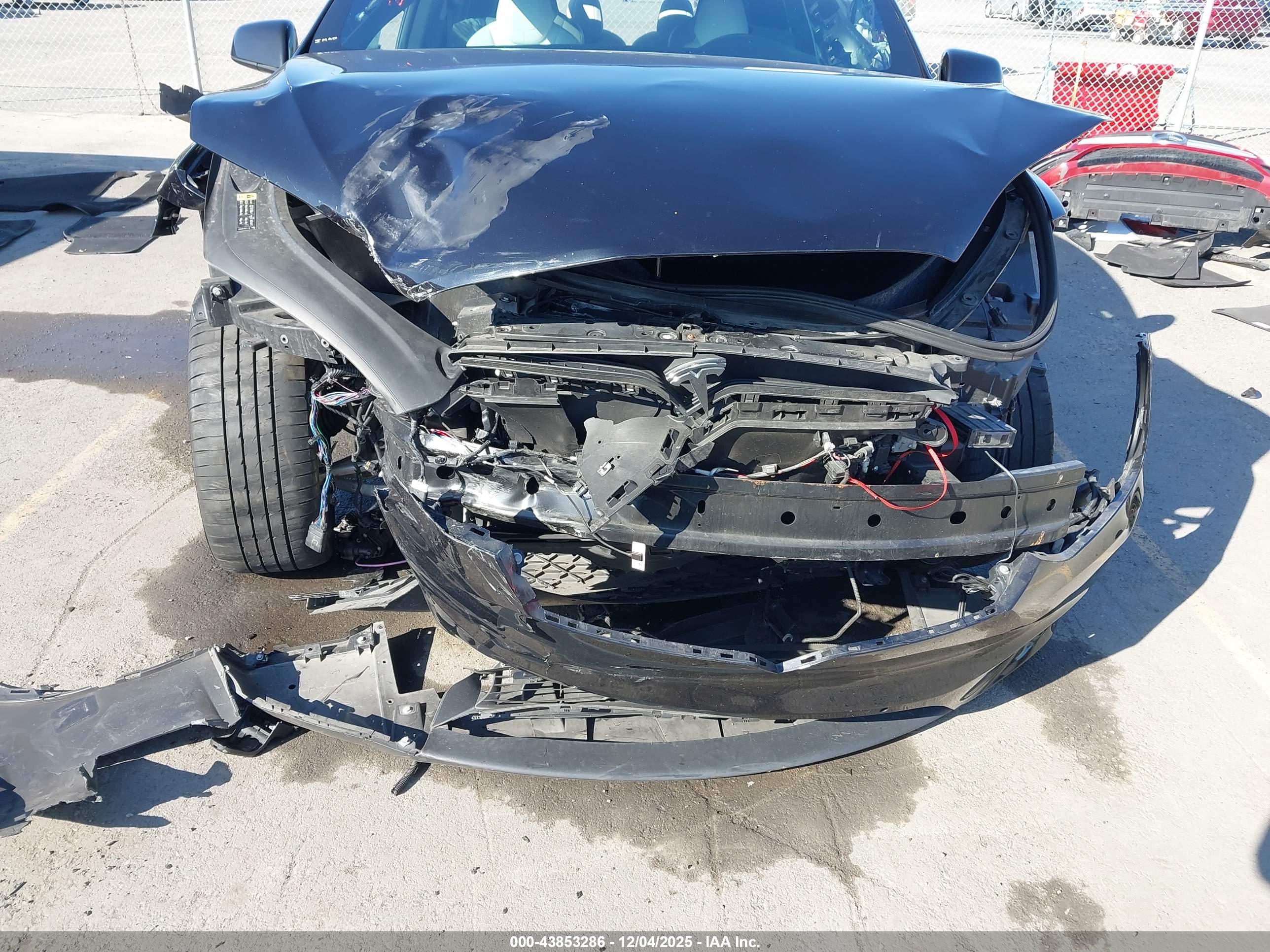 TESLA MODEL image 6