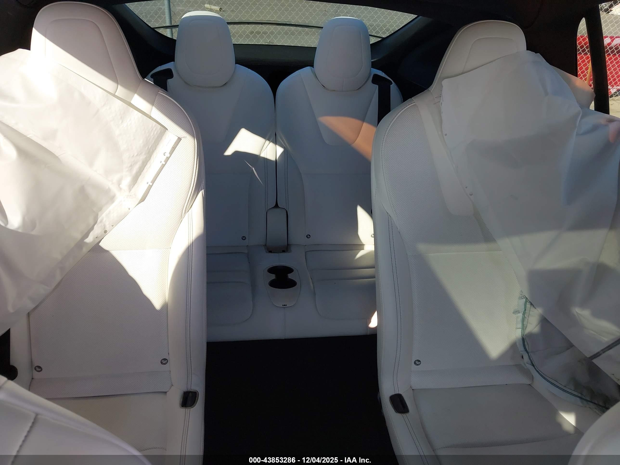 TESLA MODEL image 8