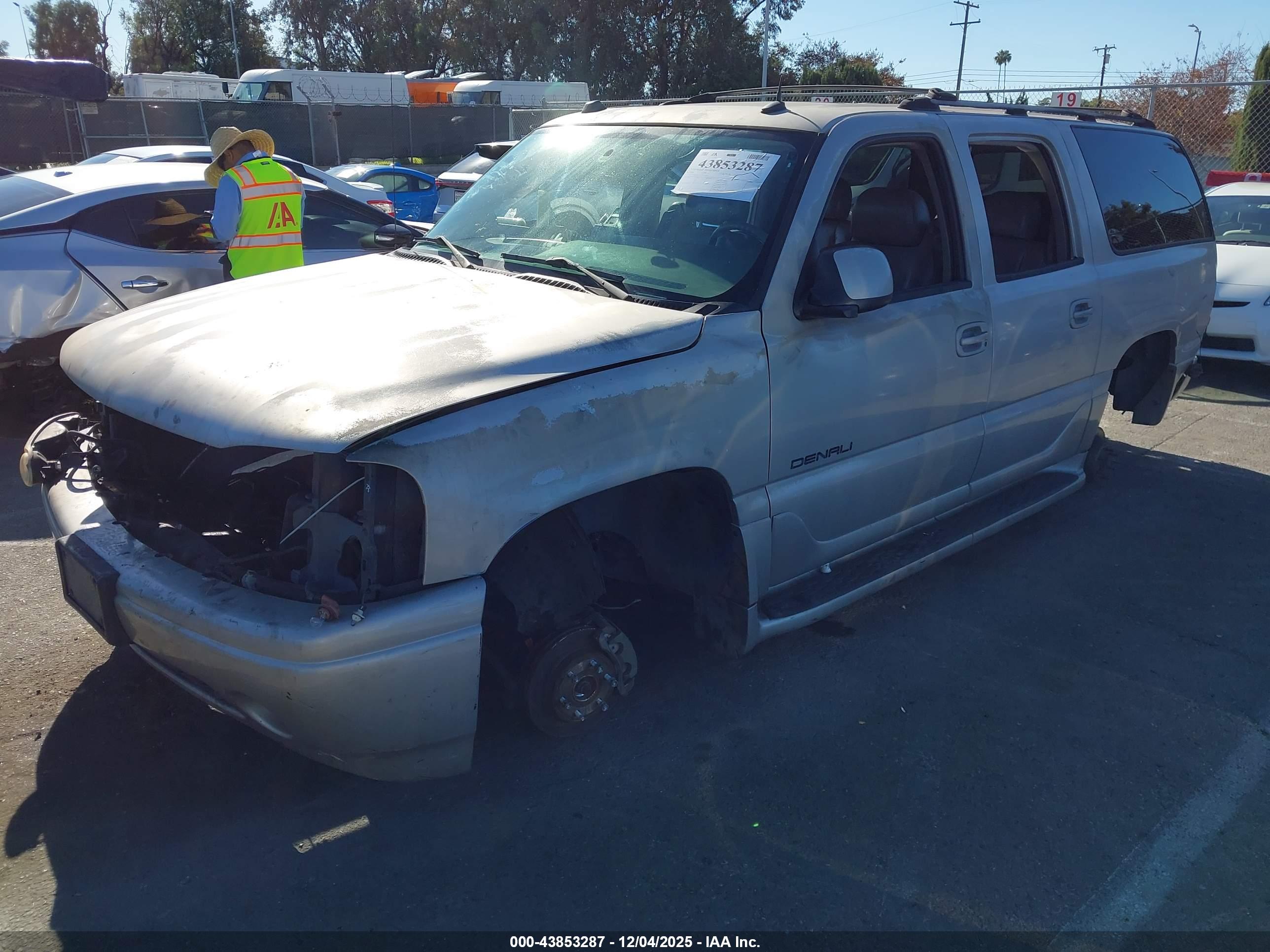 GMC YUKON image 2