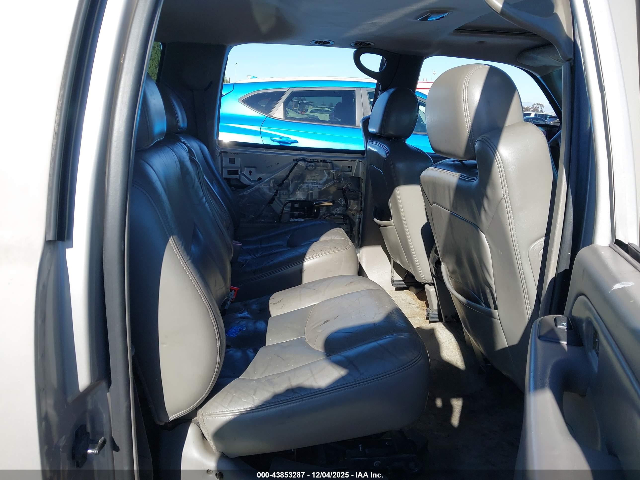 GMC YUKON image 8