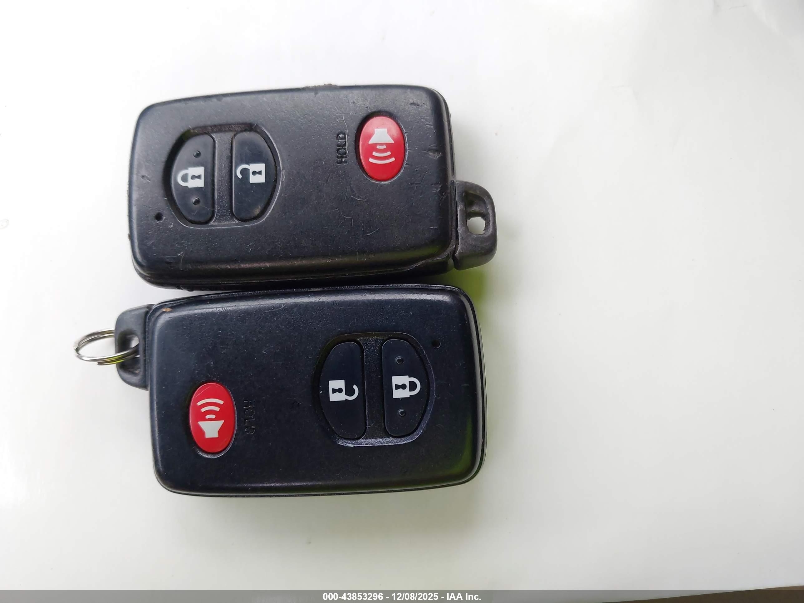 TOYOTA RAV4 image 11