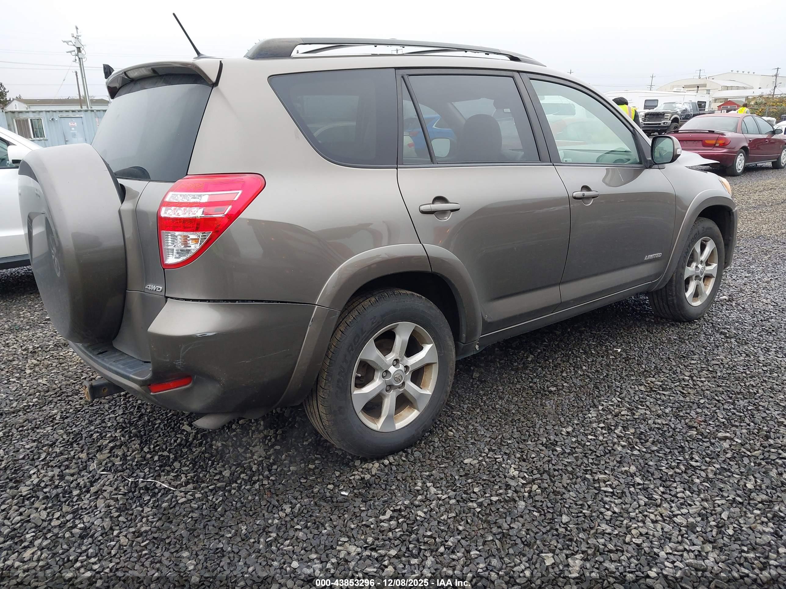 TOYOTA RAV4 image 4