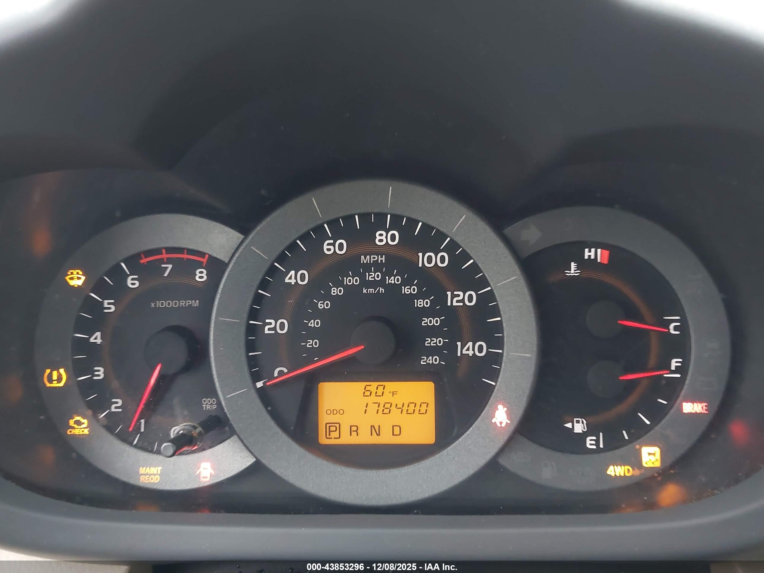 TOYOTA RAV4 image 7