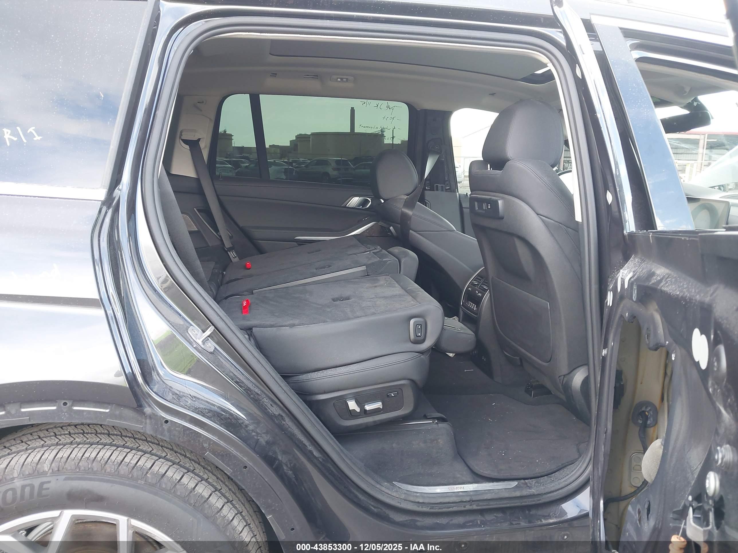 BMW X7 image 8