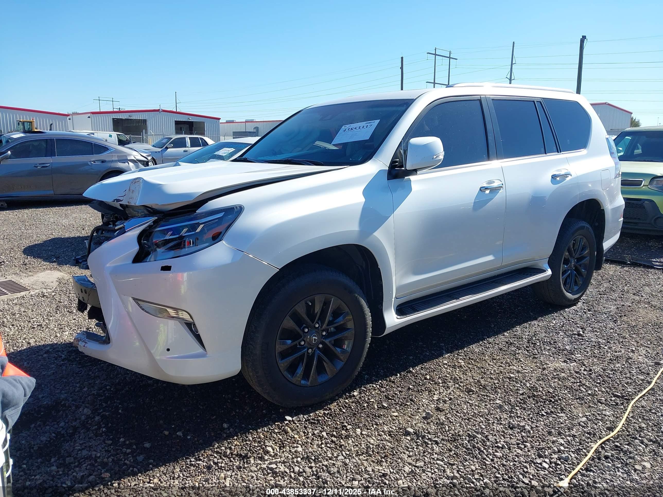 LEXUS GX image 2