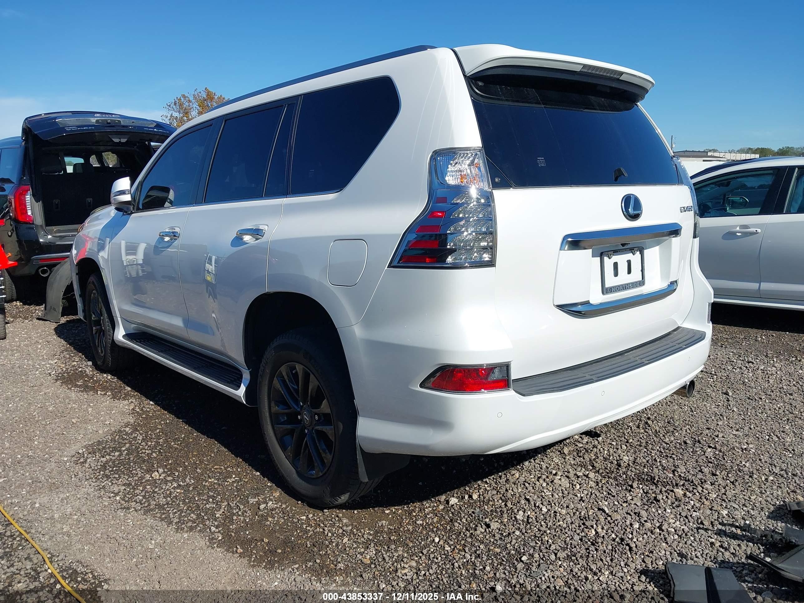 LEXUS GX image 3