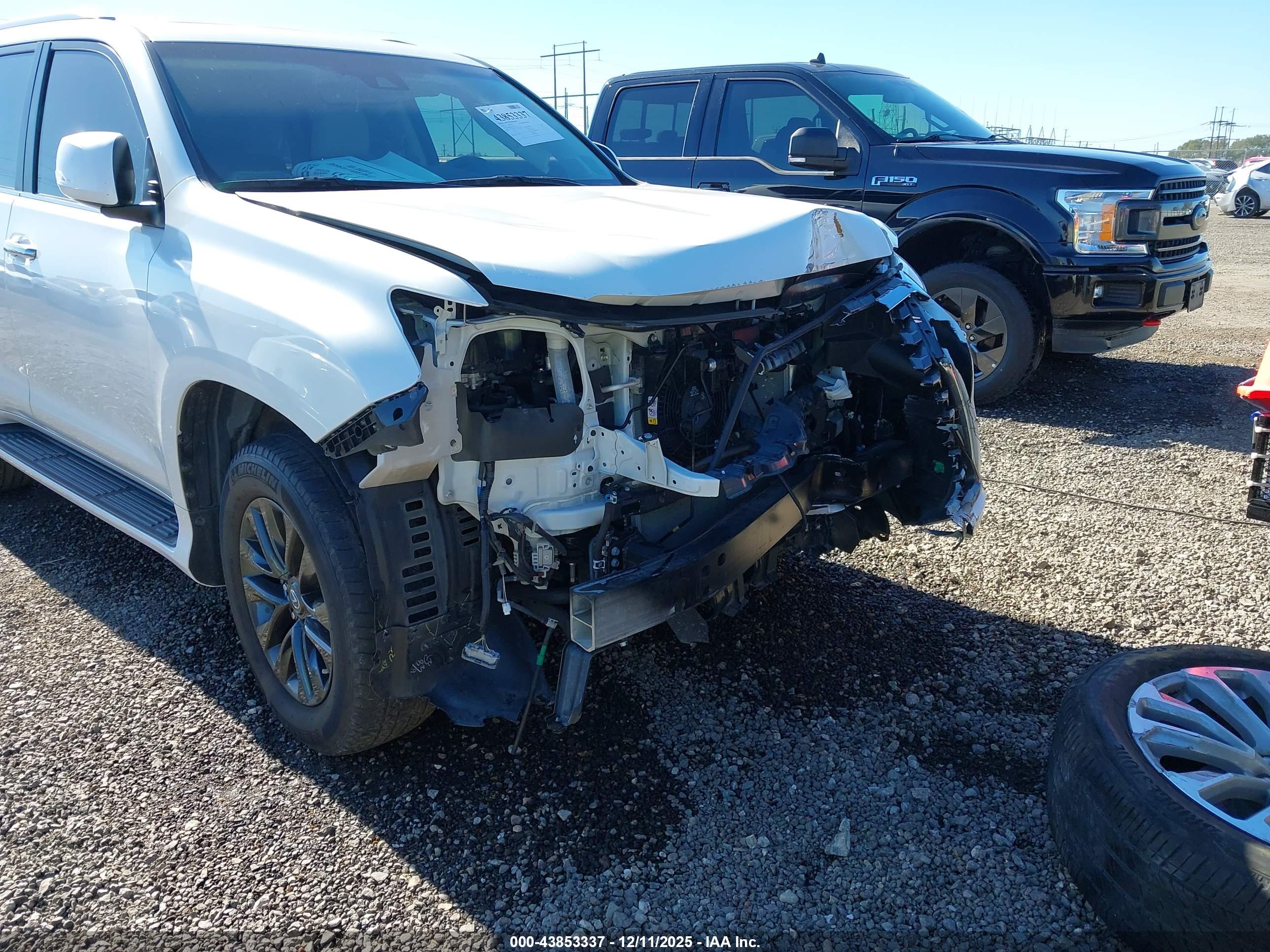 LEXUS GX image 6