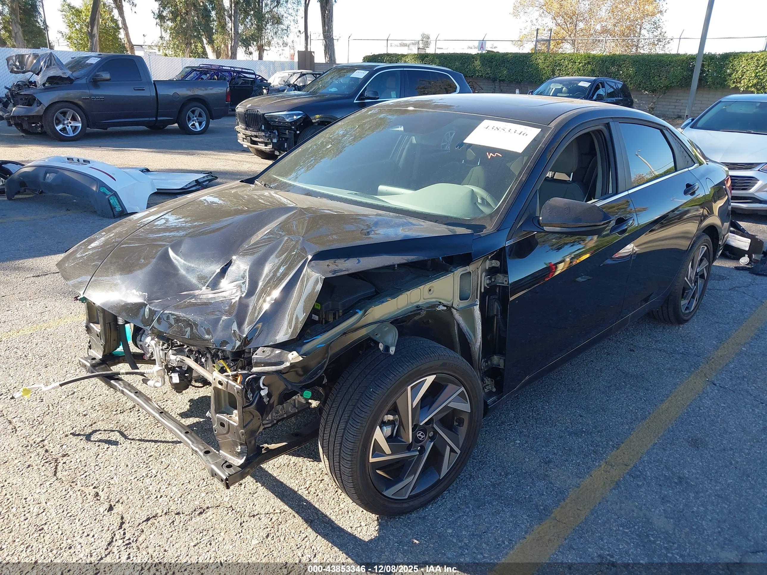 HYUNDAI ELANTRA image 2