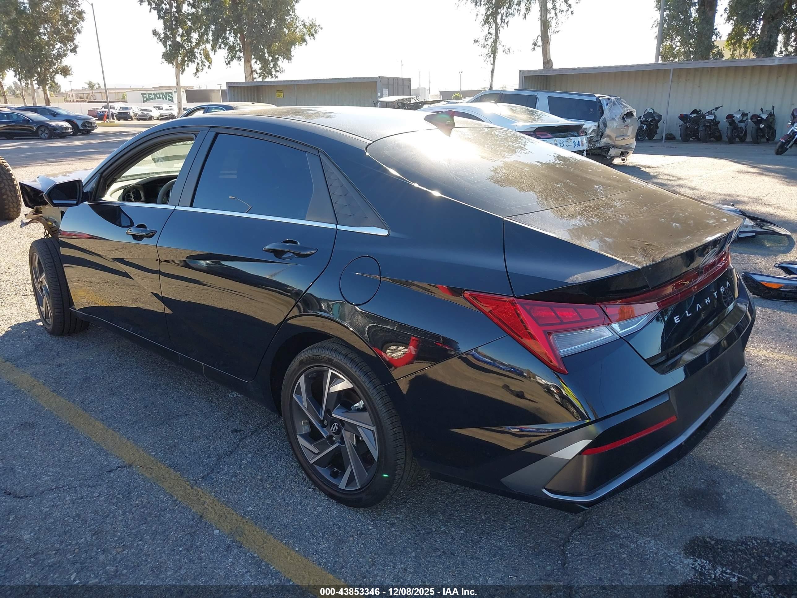 HYUNDAI ELANTRA image 3
