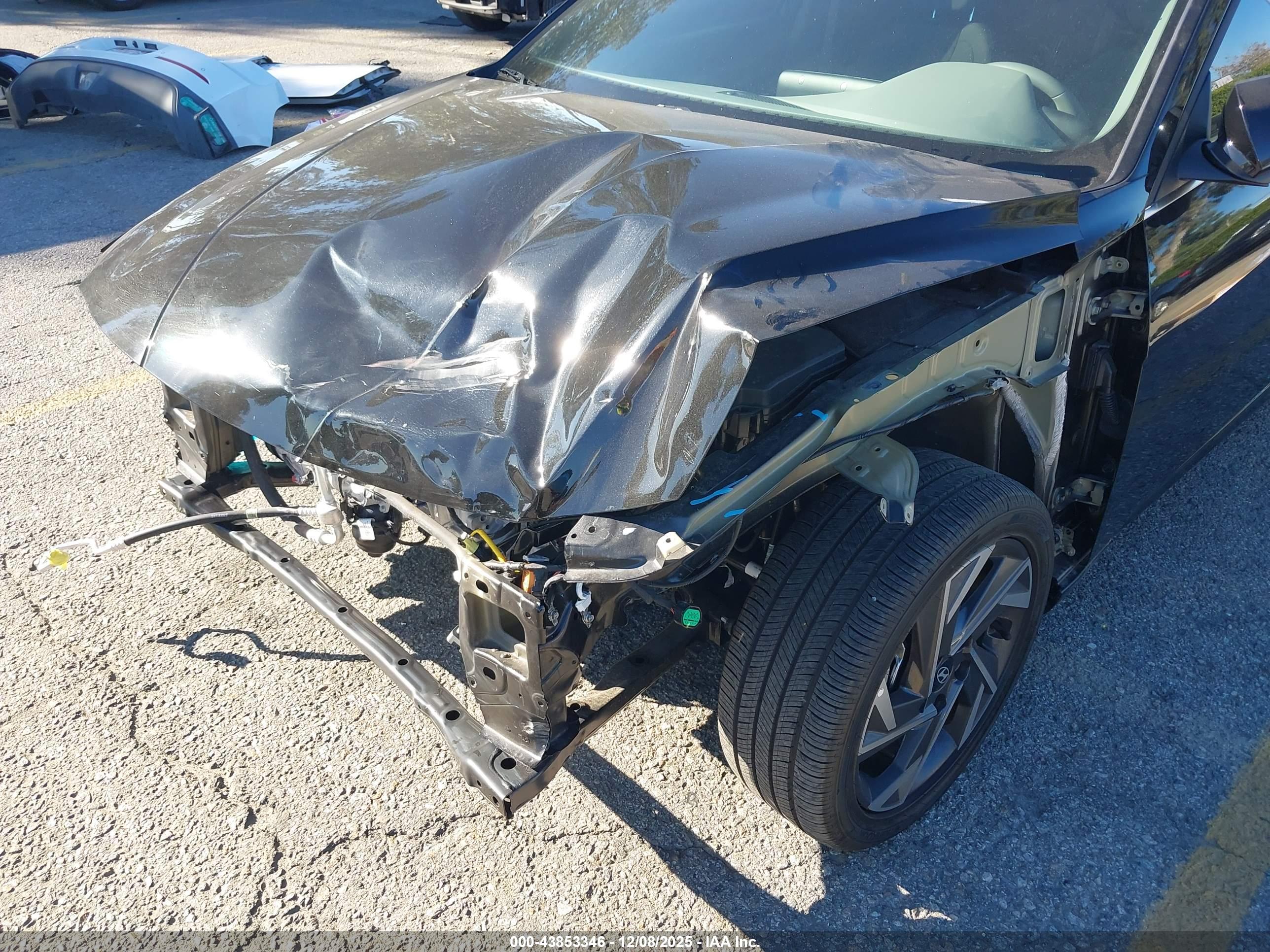 HYUNDAI ELANTRA image 6