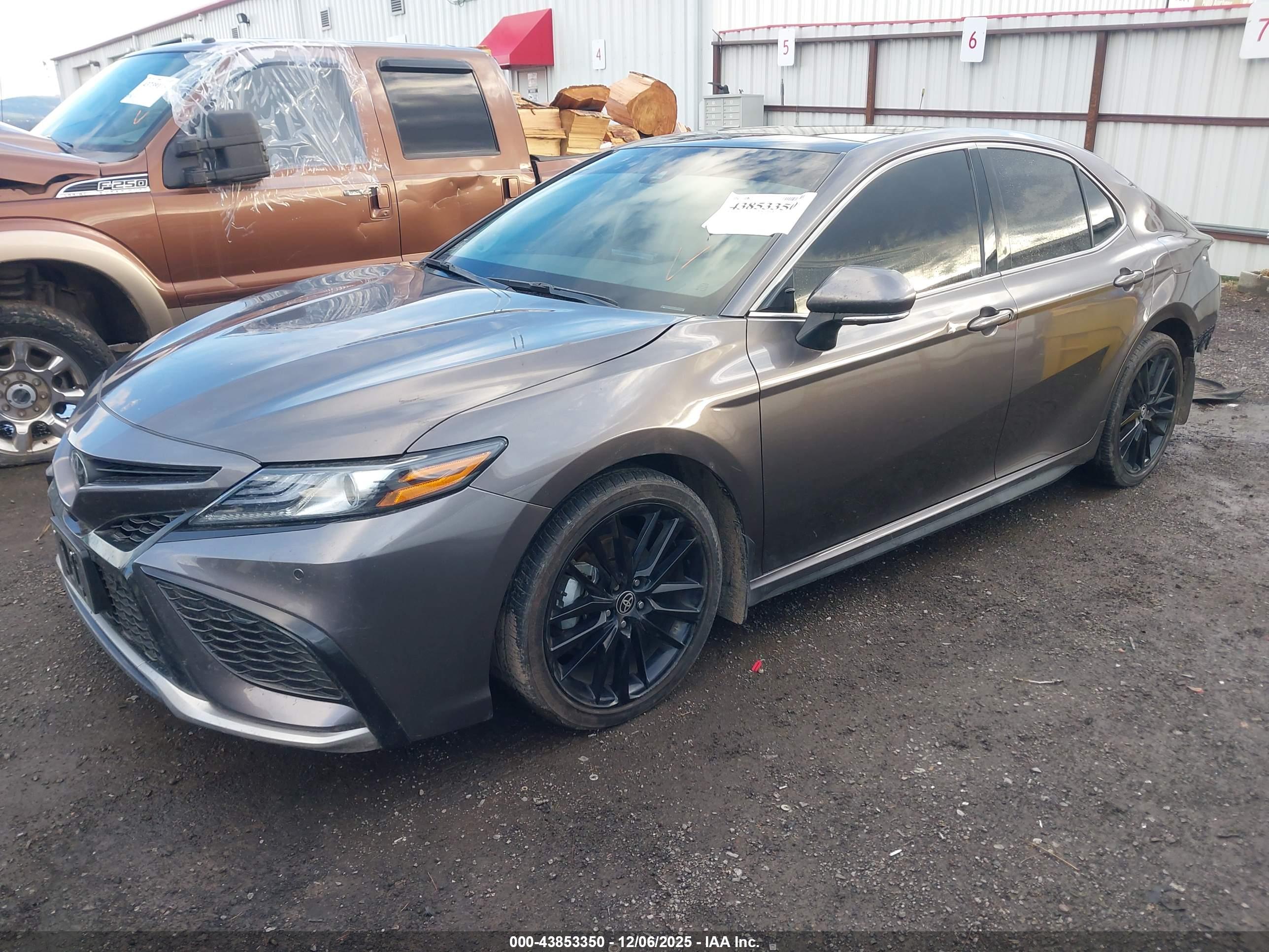 TOYOTA CAMRY image 2