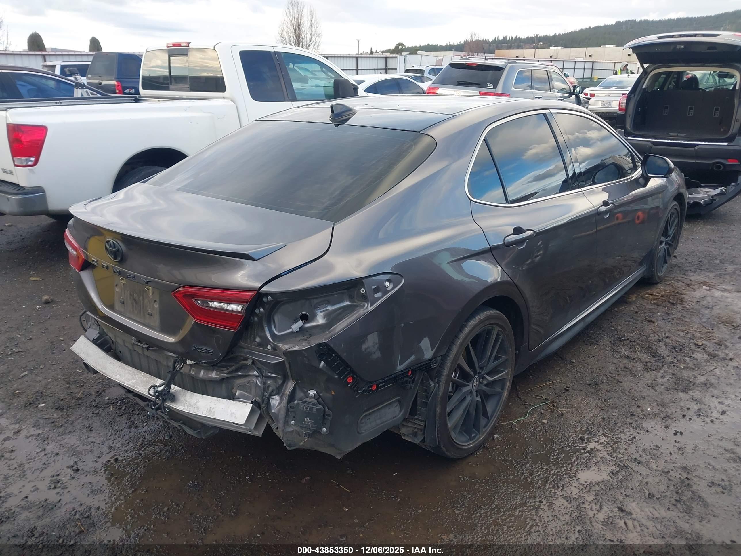 TOYOTA CAMRY image 4