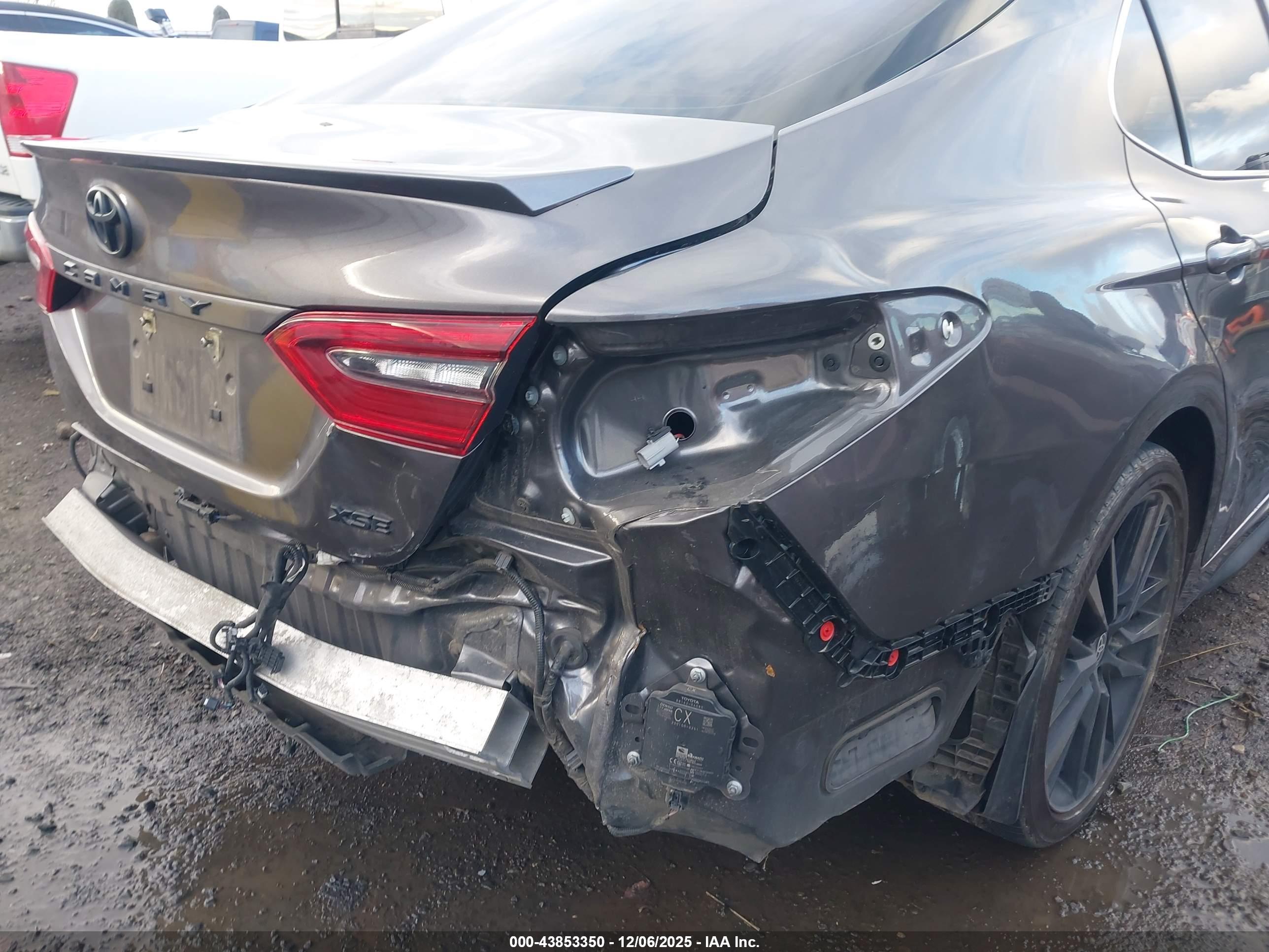 TOYOTA CAMRY image 6
