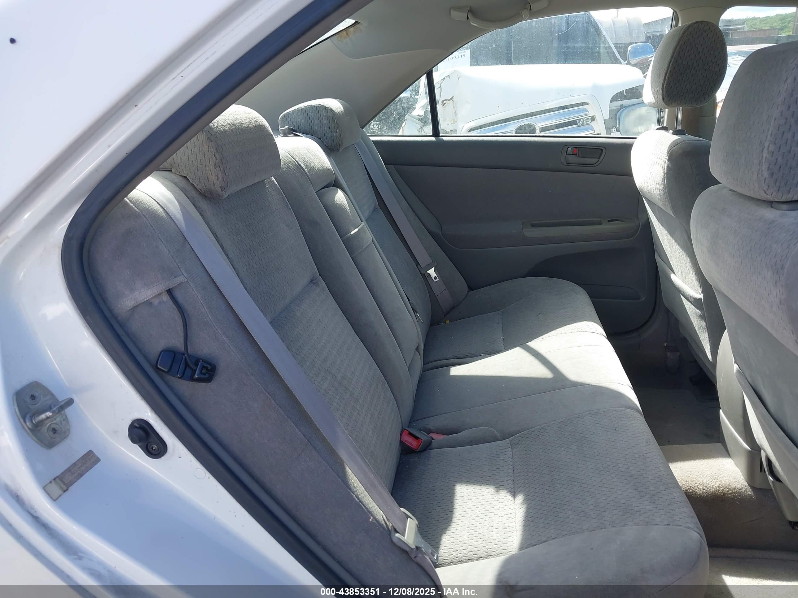 TOYOTA CAMRY image 8