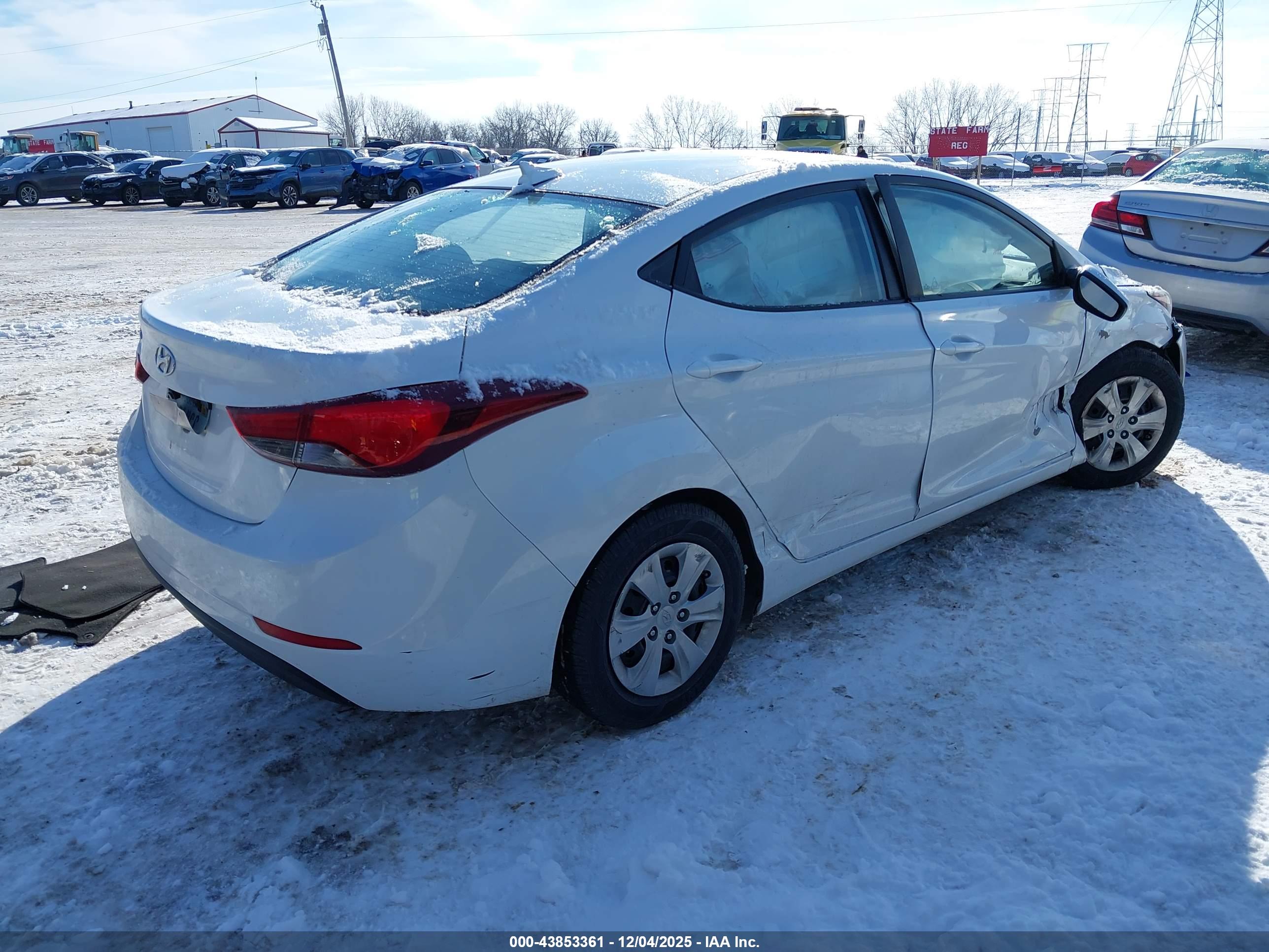 HYUNDAI ELANTRA image 4