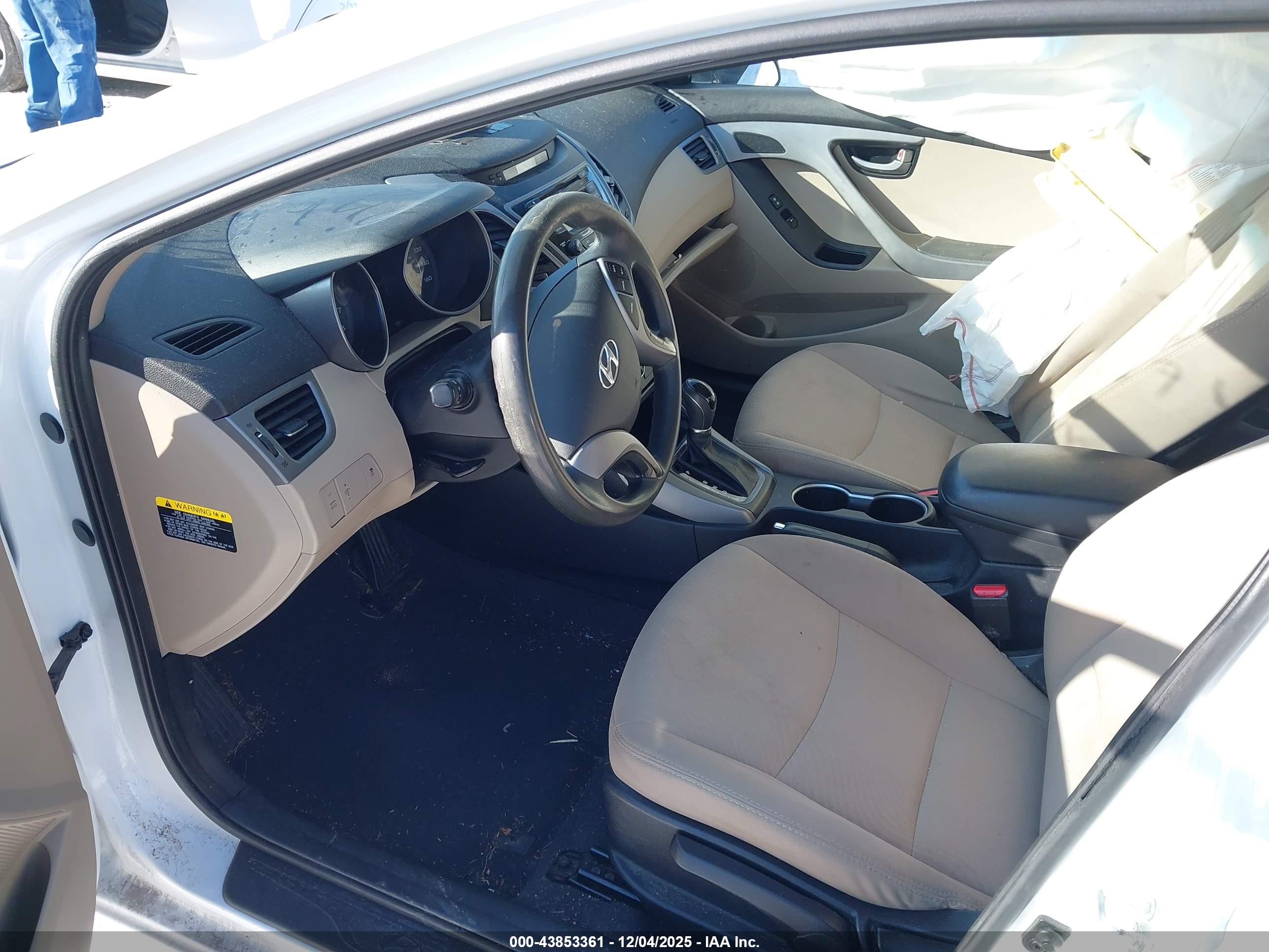 HYUNDAI ELANTRA image 5
