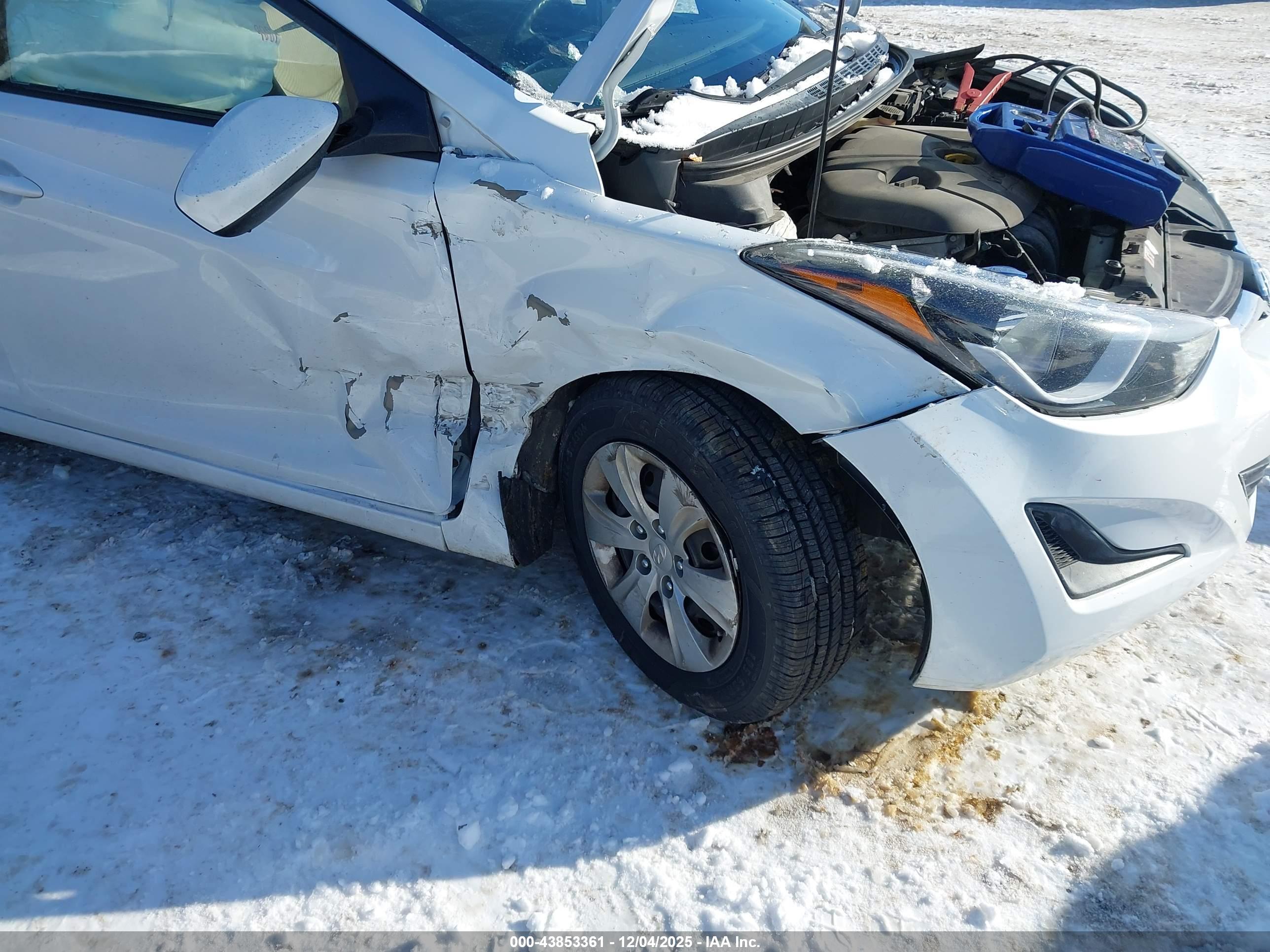 HYUNDAI ELANTRA image 6
