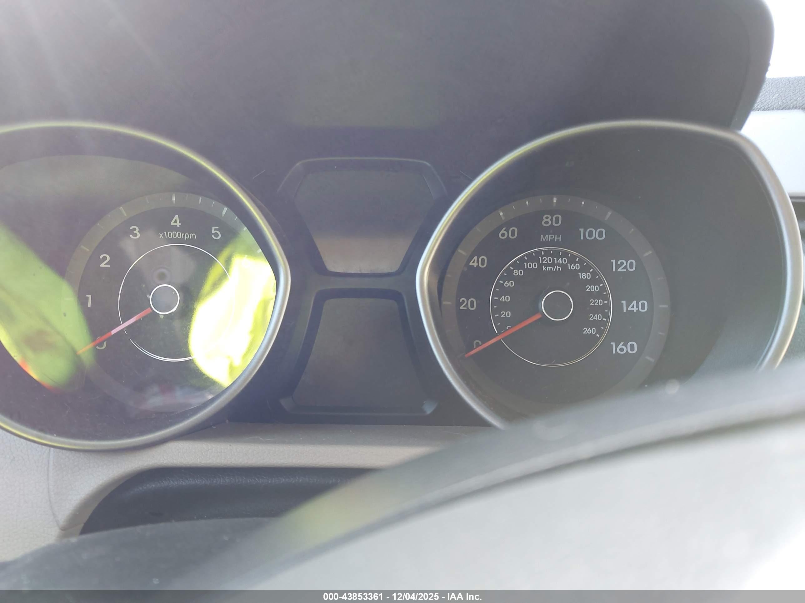 HYUNDAI ELANTRA image 7