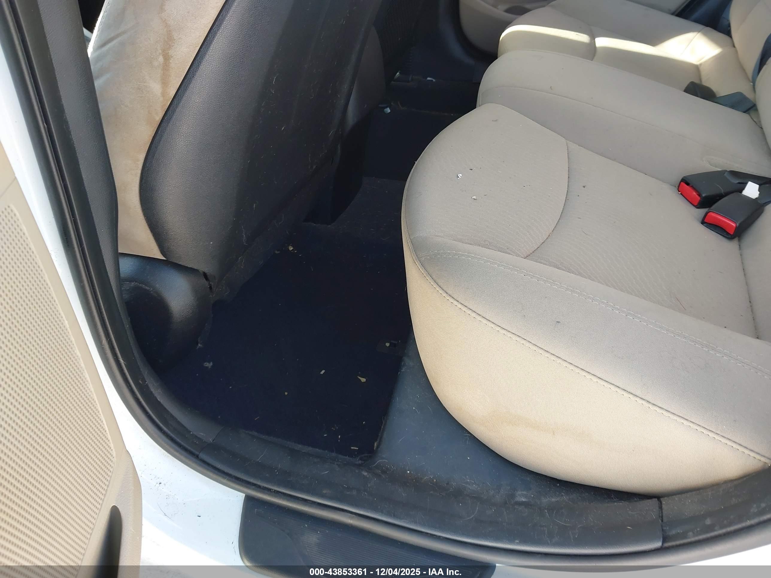 HYUNDAI ELANTRA image 8