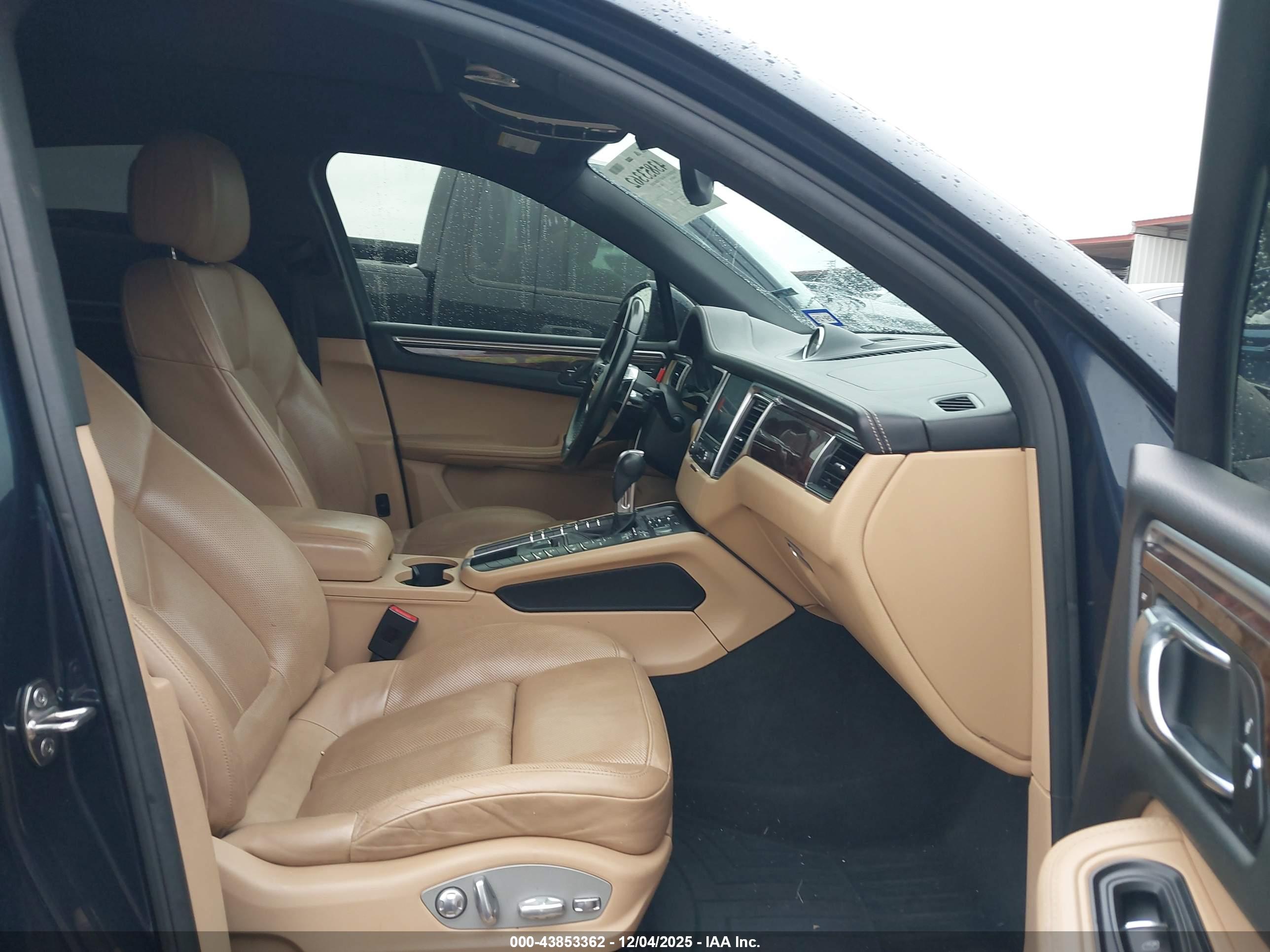 PORSCHE MACAN image 5