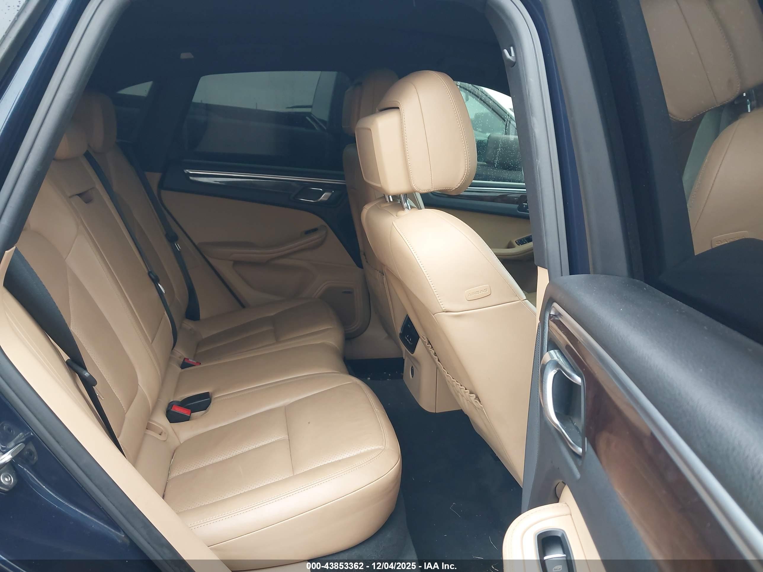PORSCHE MACAN image 8