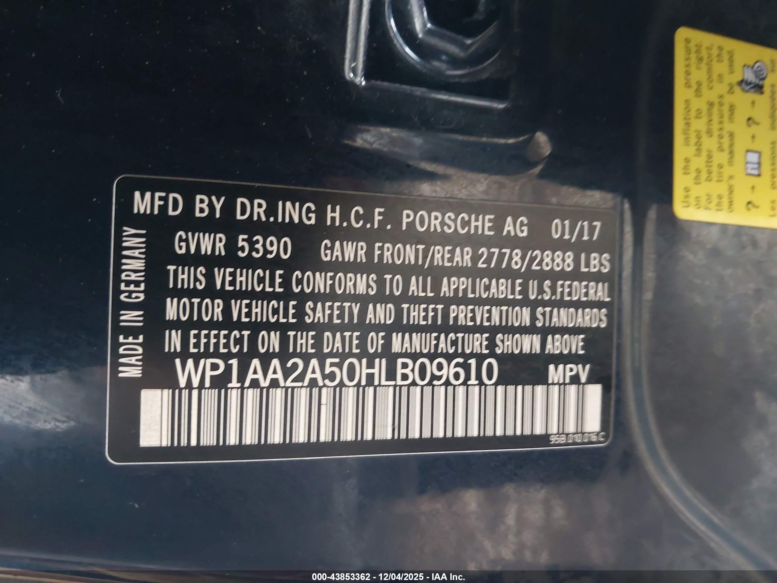PORSCHE MACAN image 9
