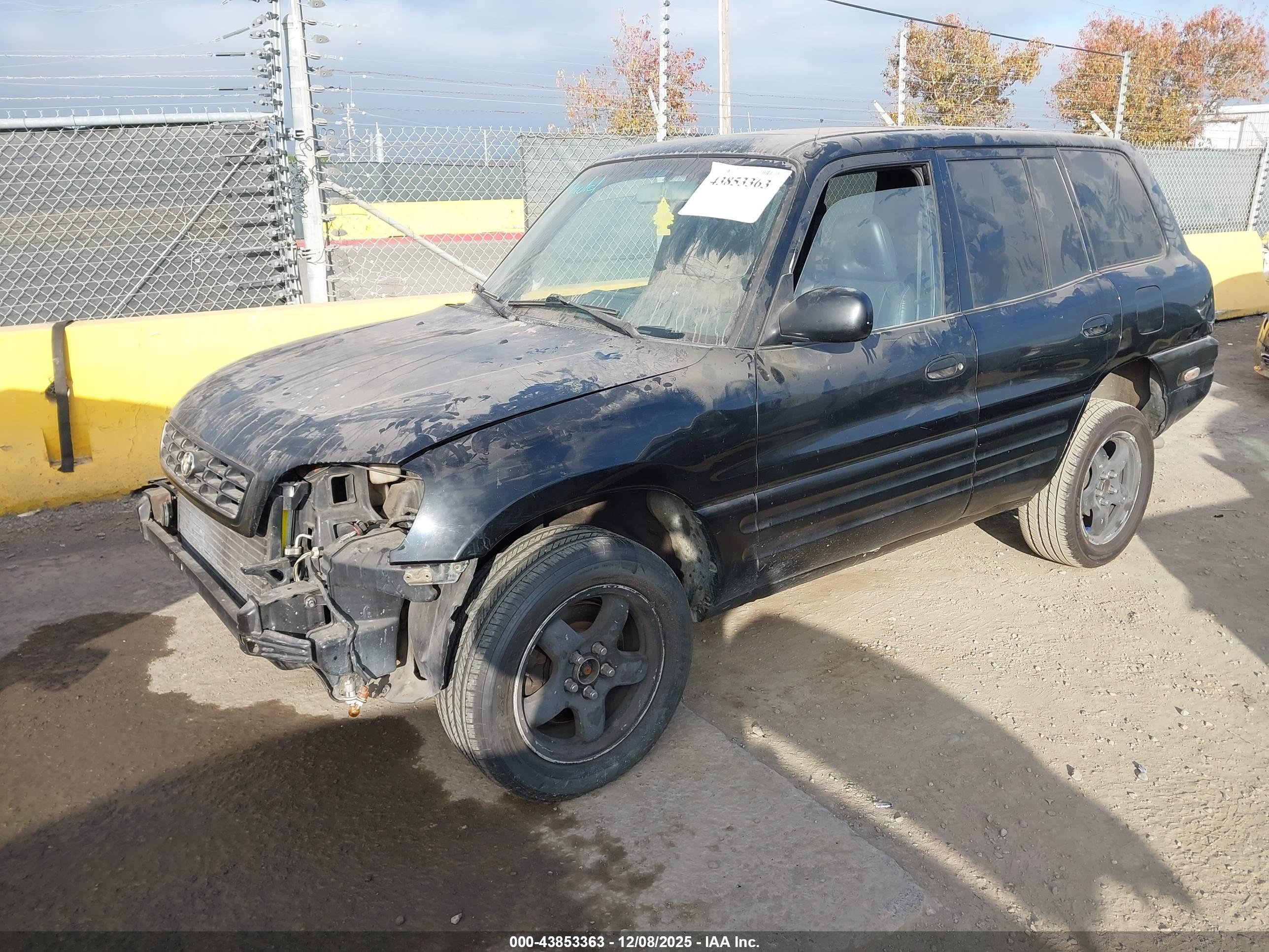 TOYOTA RAV4 image 2