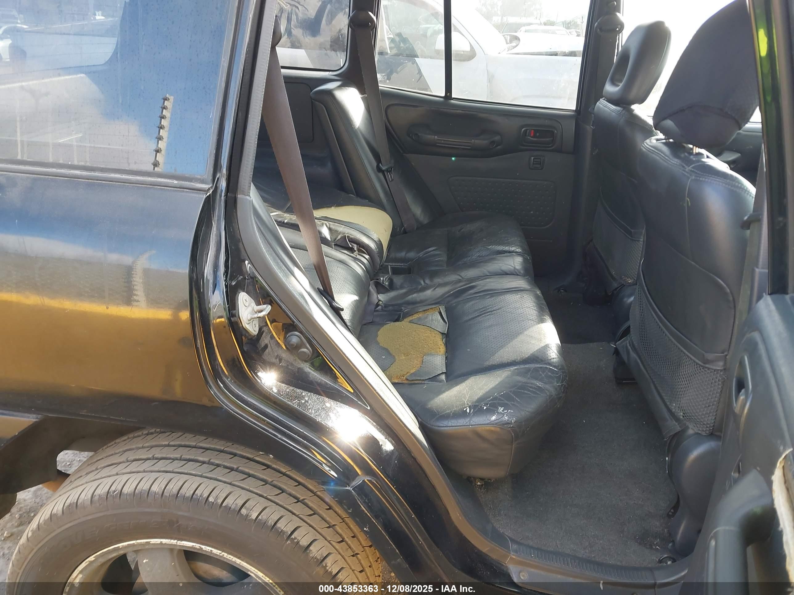 TOYOTA RAV4 image 8