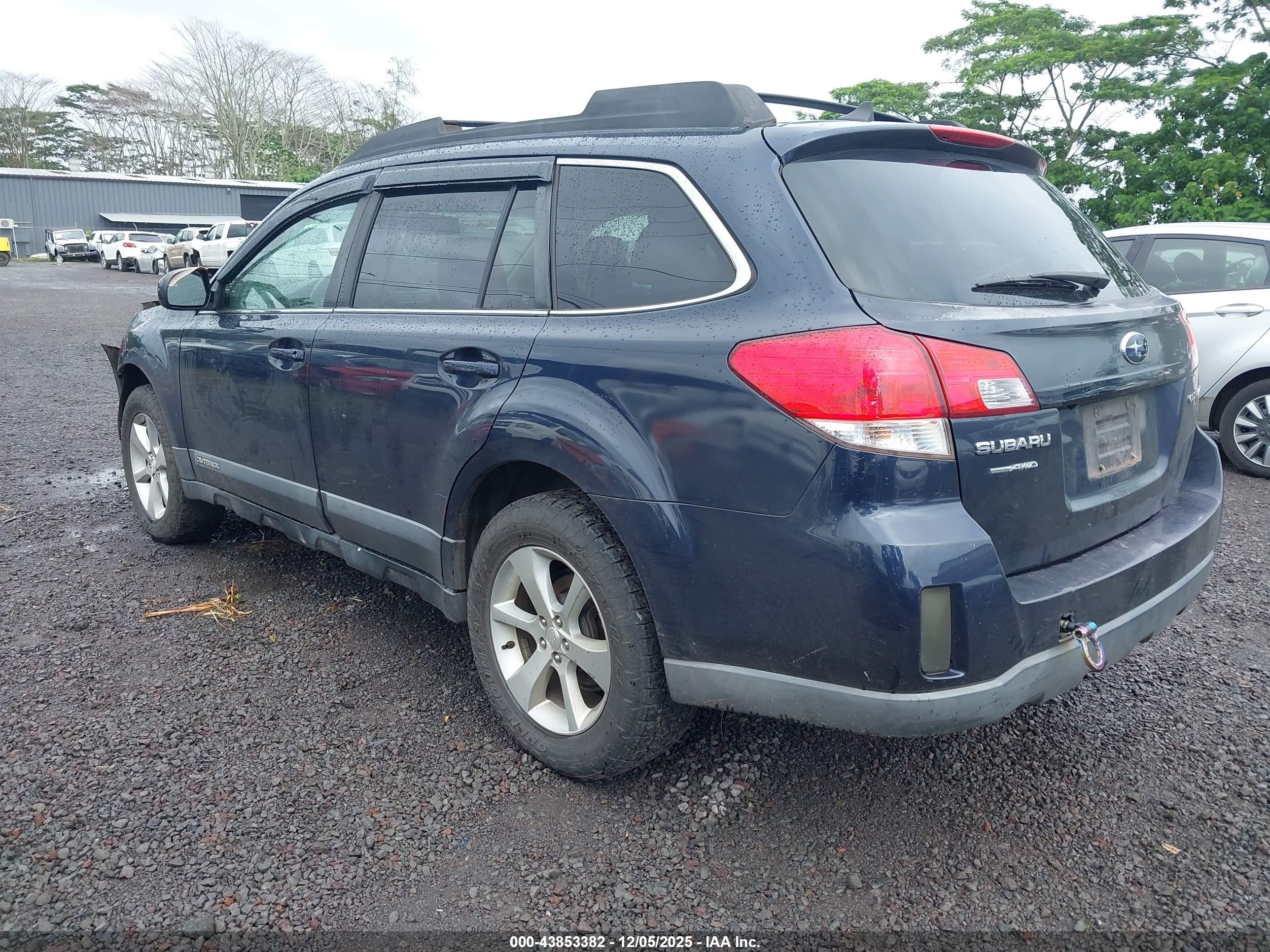 SUBARU OUTBACK image 3