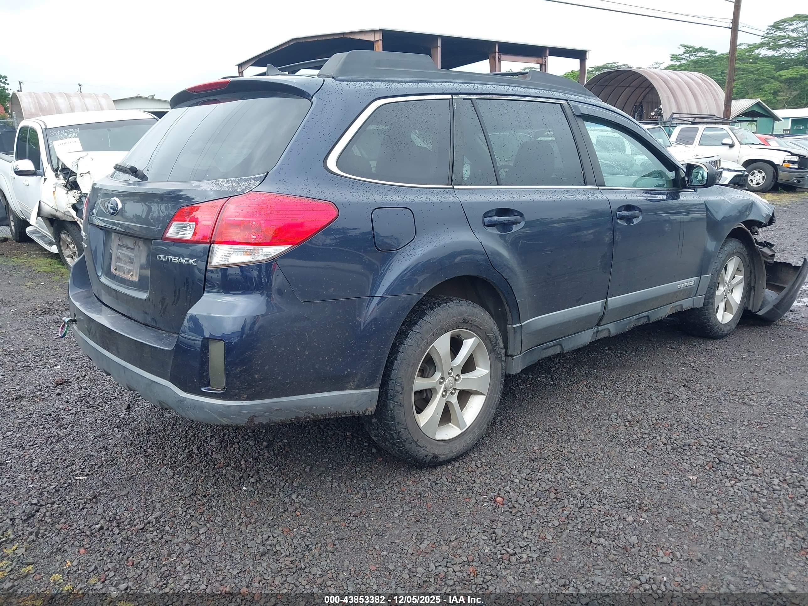 SUBARU OUTBACK image 4