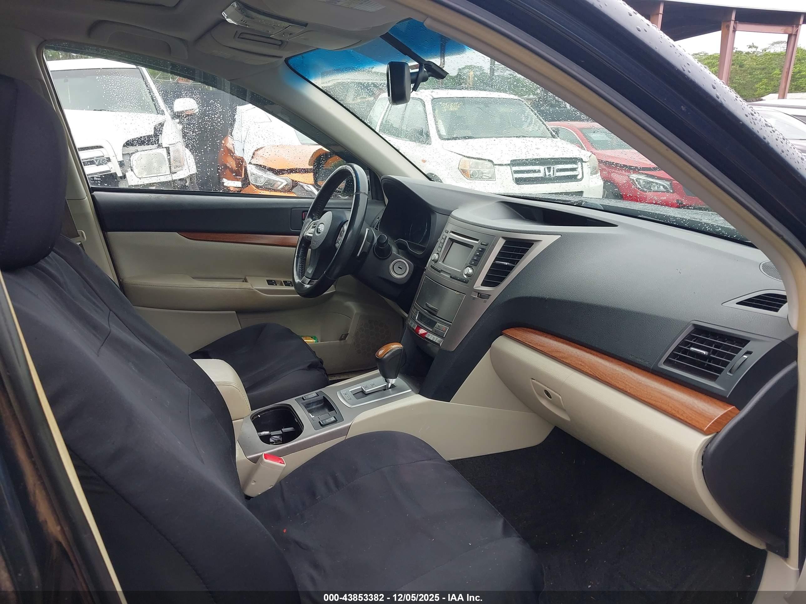 SUBARU OUTBACK image 5