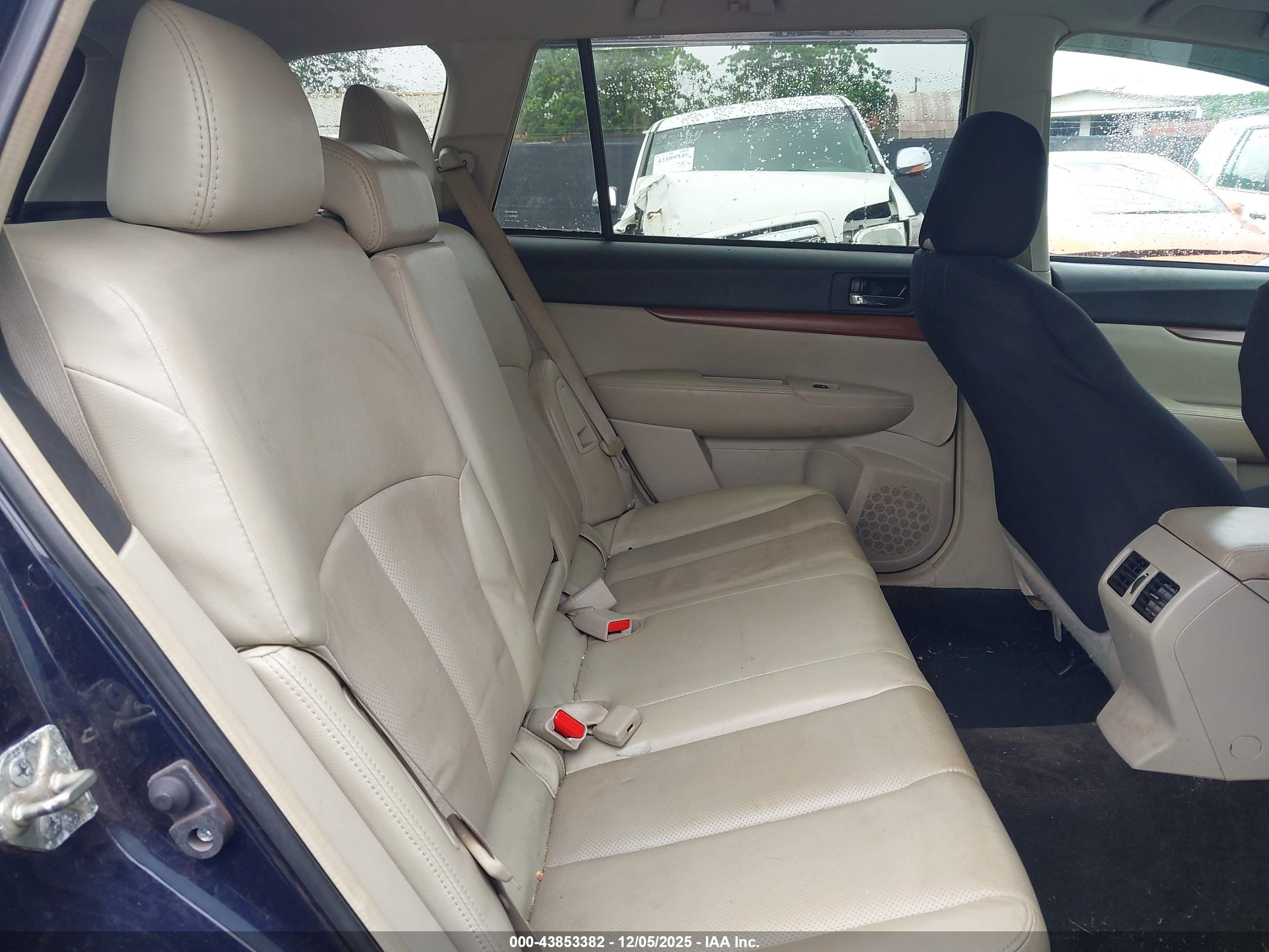 SUBARU OUTBACK image 8
