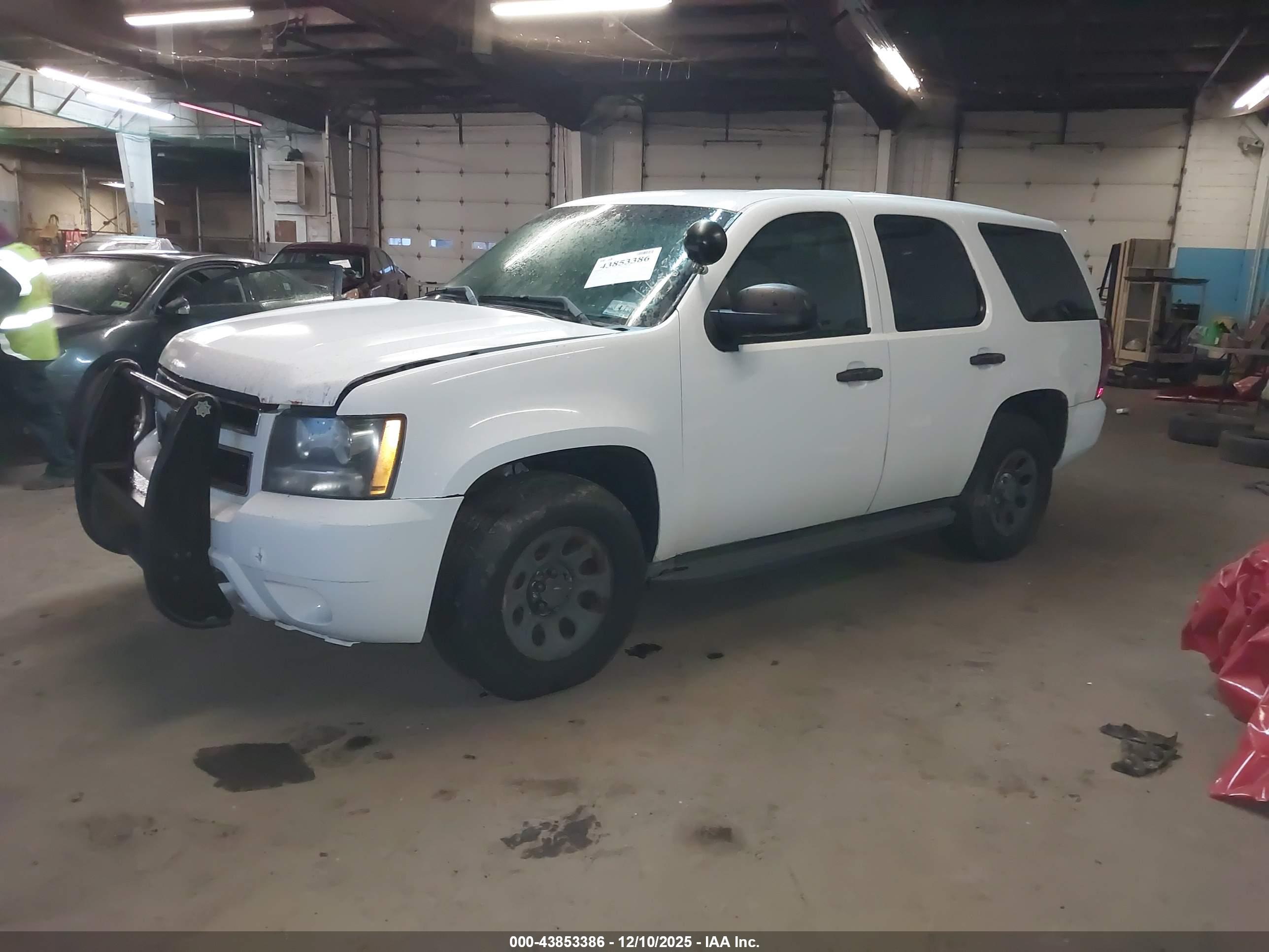 CHEVROLET TAHOE image 2