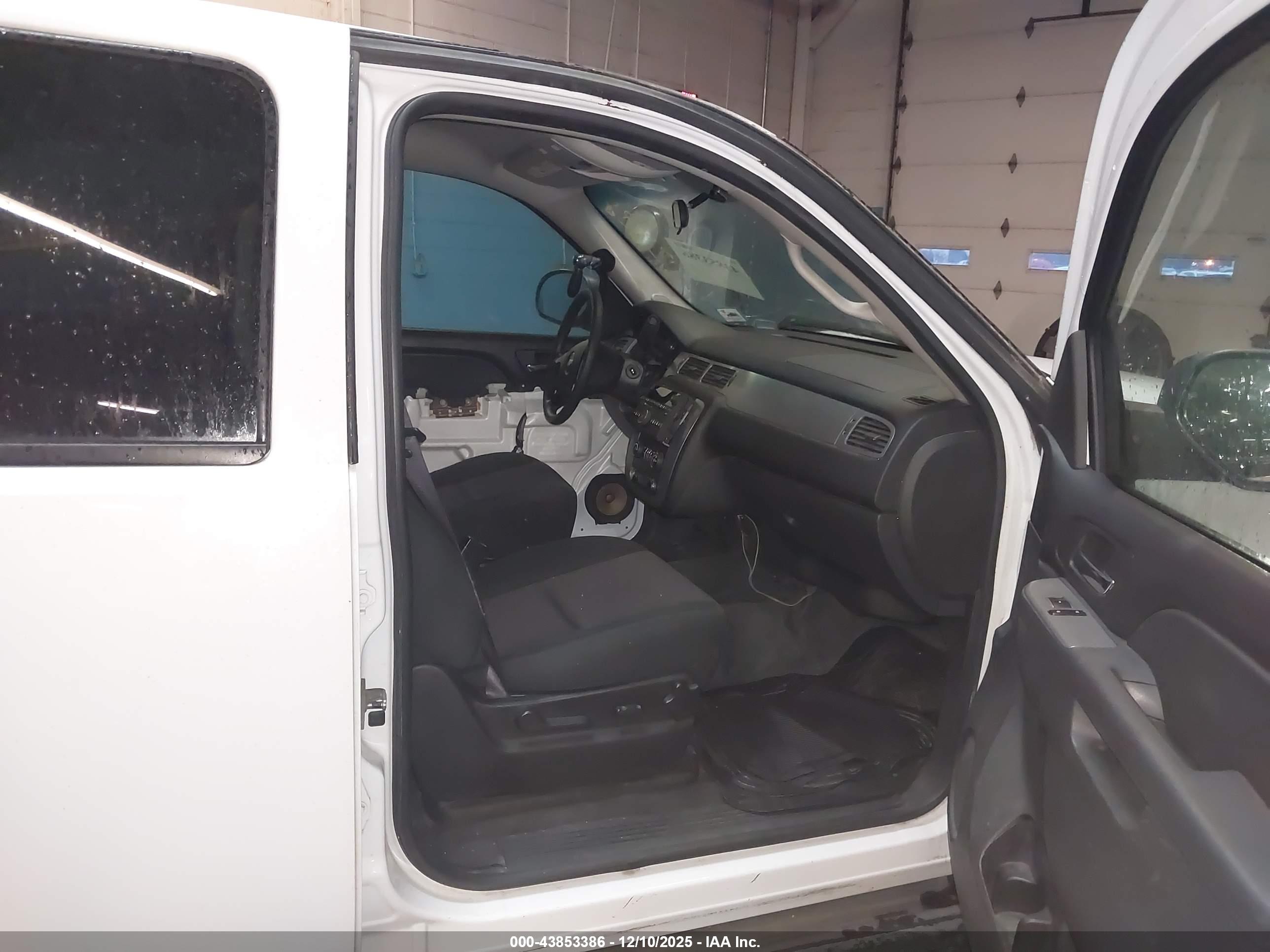 CHEVROLET TAHOE image 5