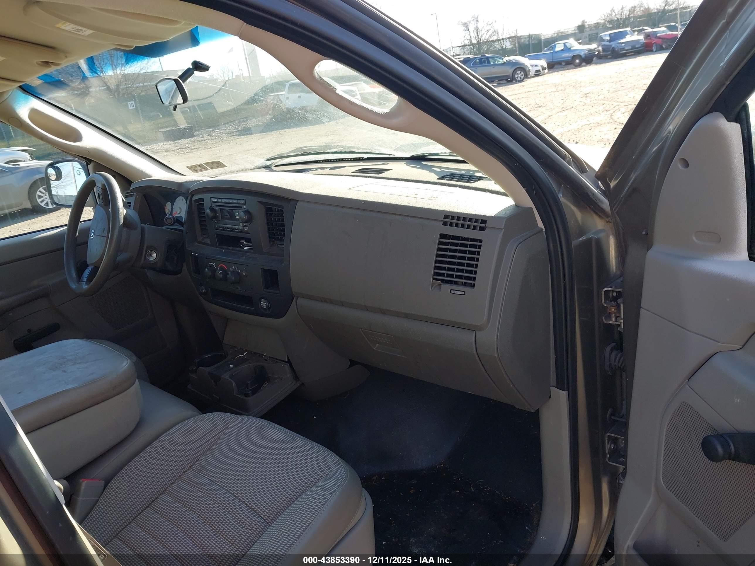 DODGE RAM image 5