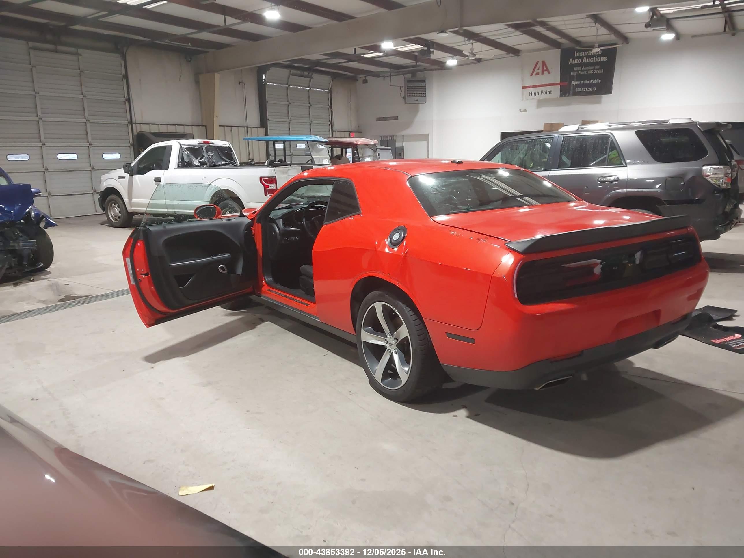 DODGE CHALLENGER image 3