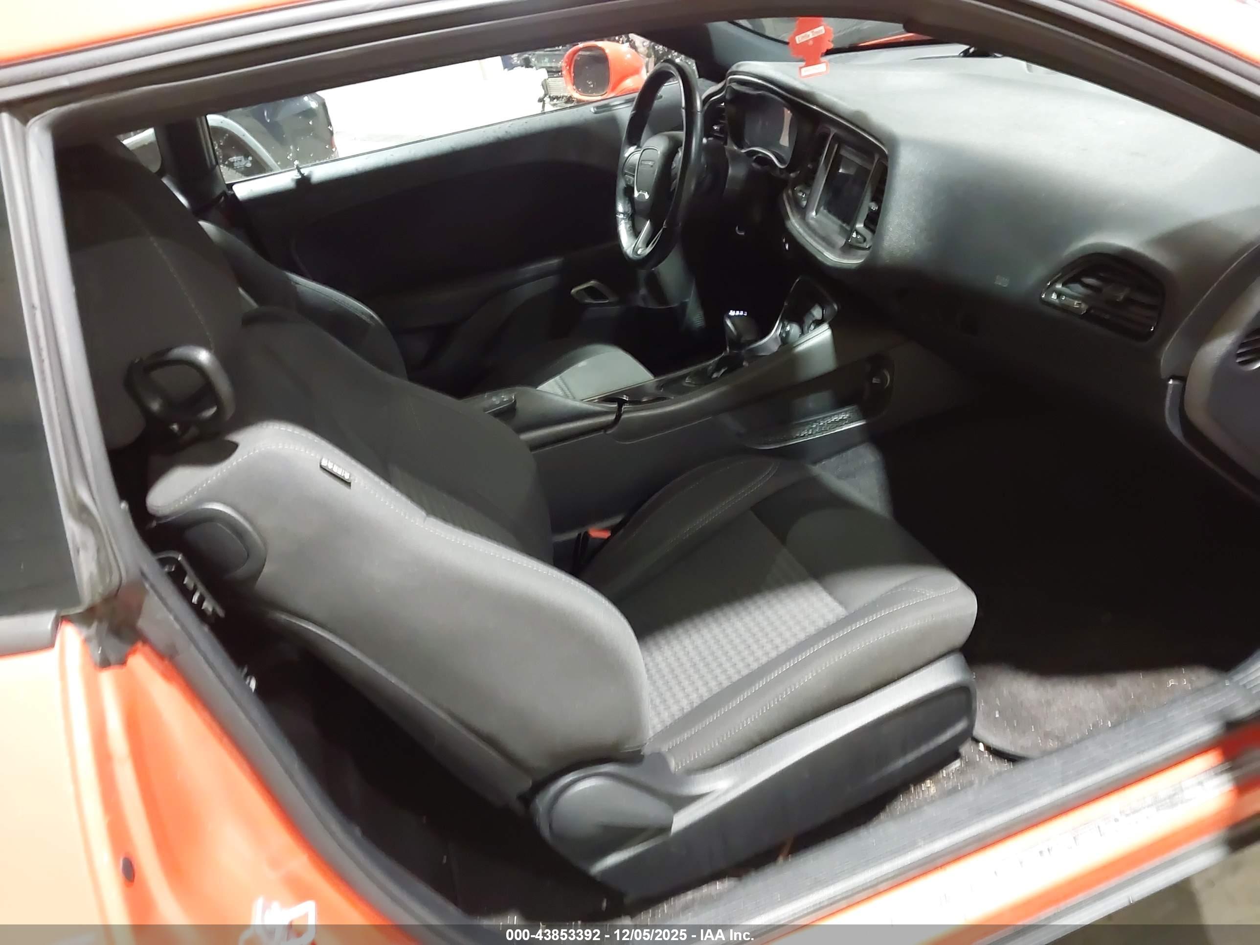 DODGE CHALLENGER image 5
