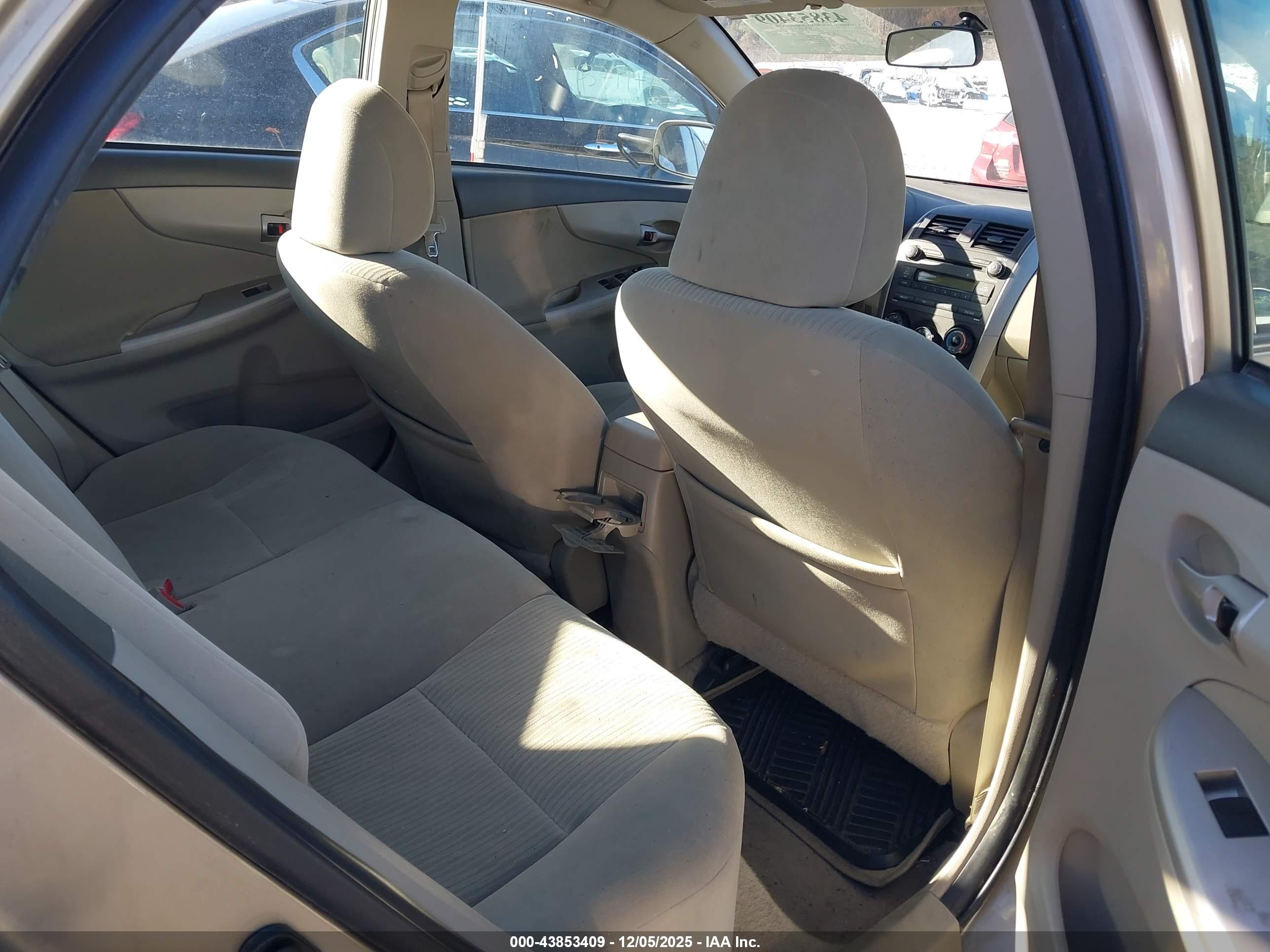 TOYOTA COROLLA image 8