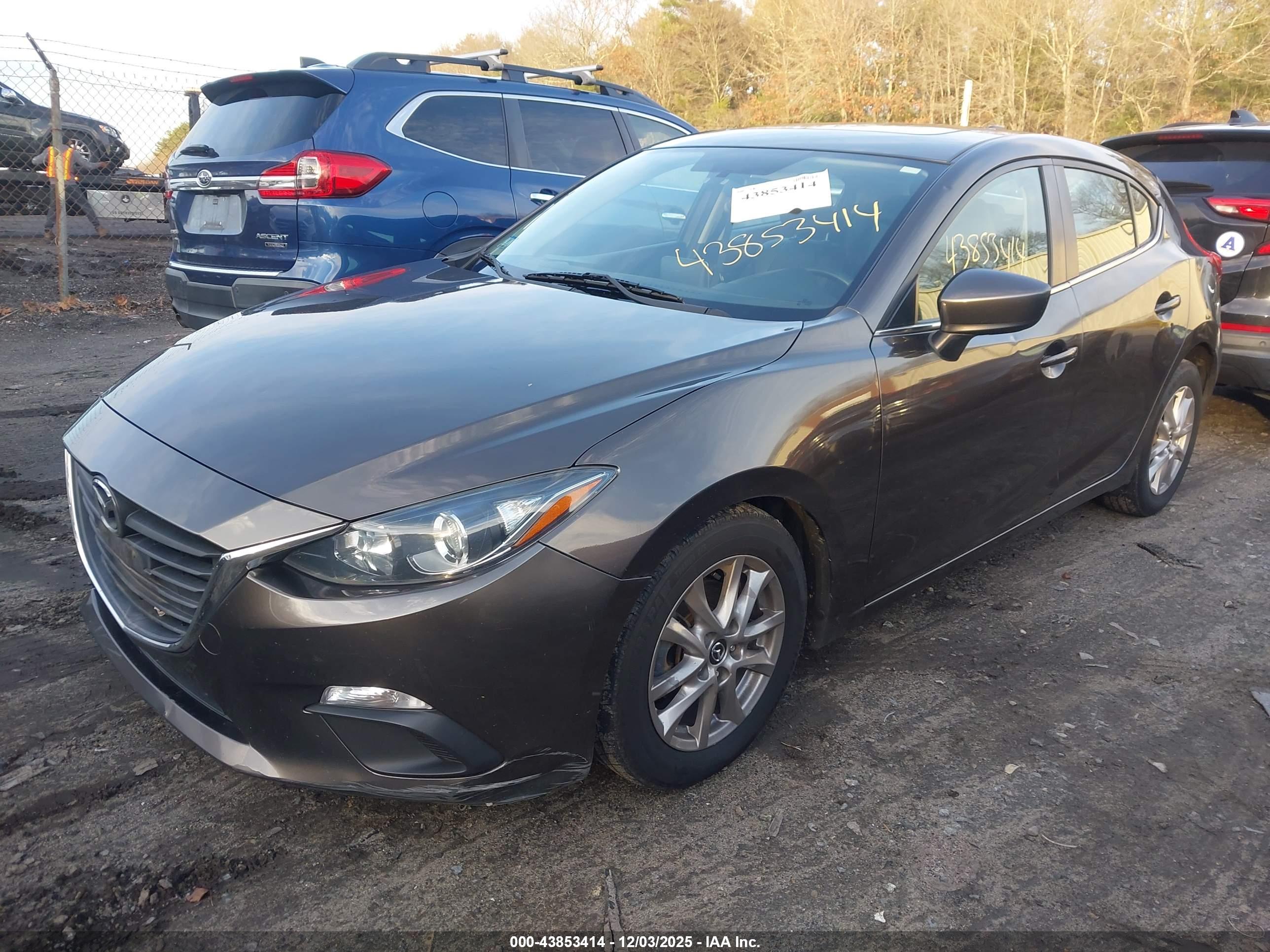 MAZDA MAZDA3 image 2