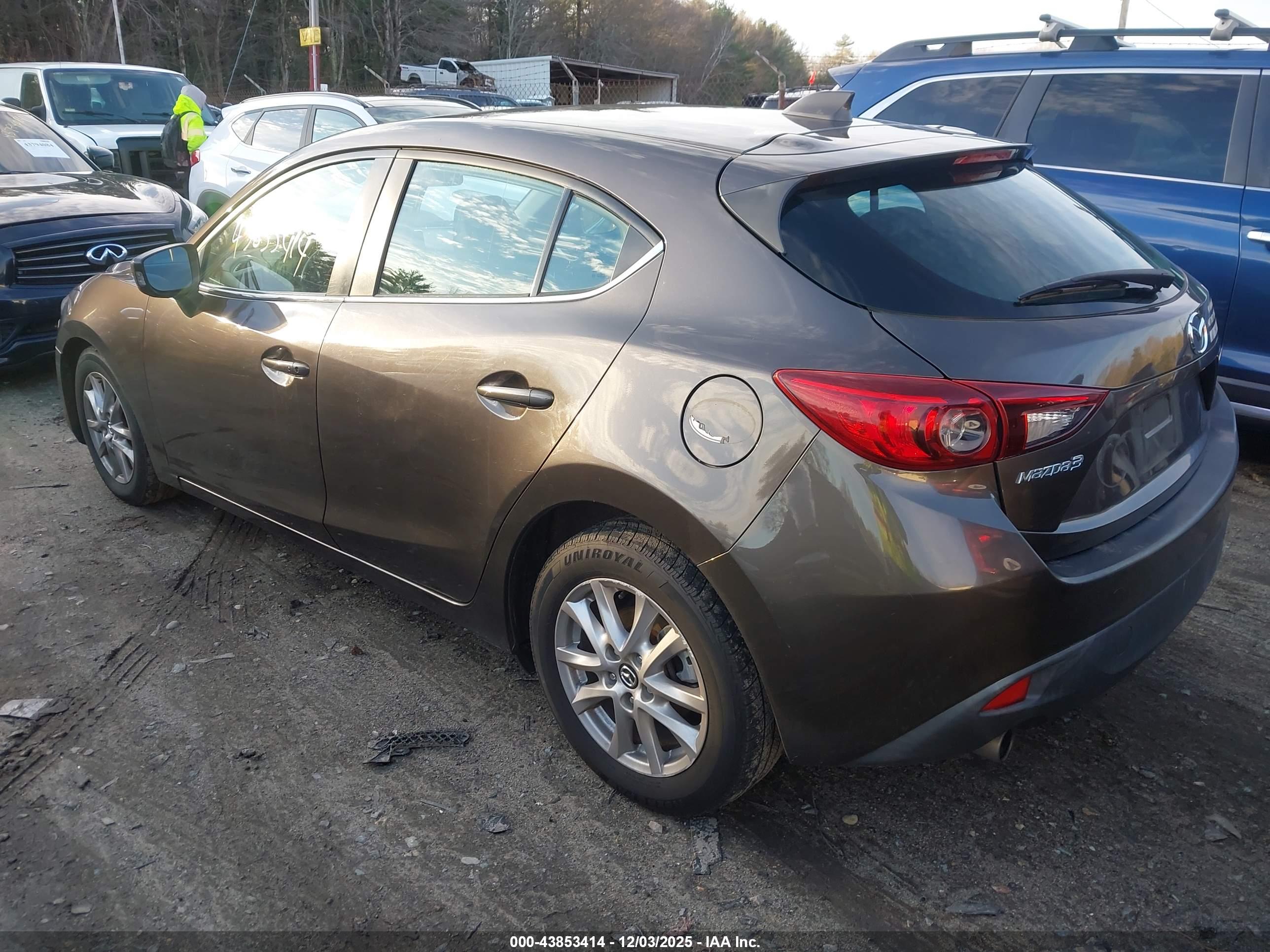 MAZDA MAZDA3 image 3