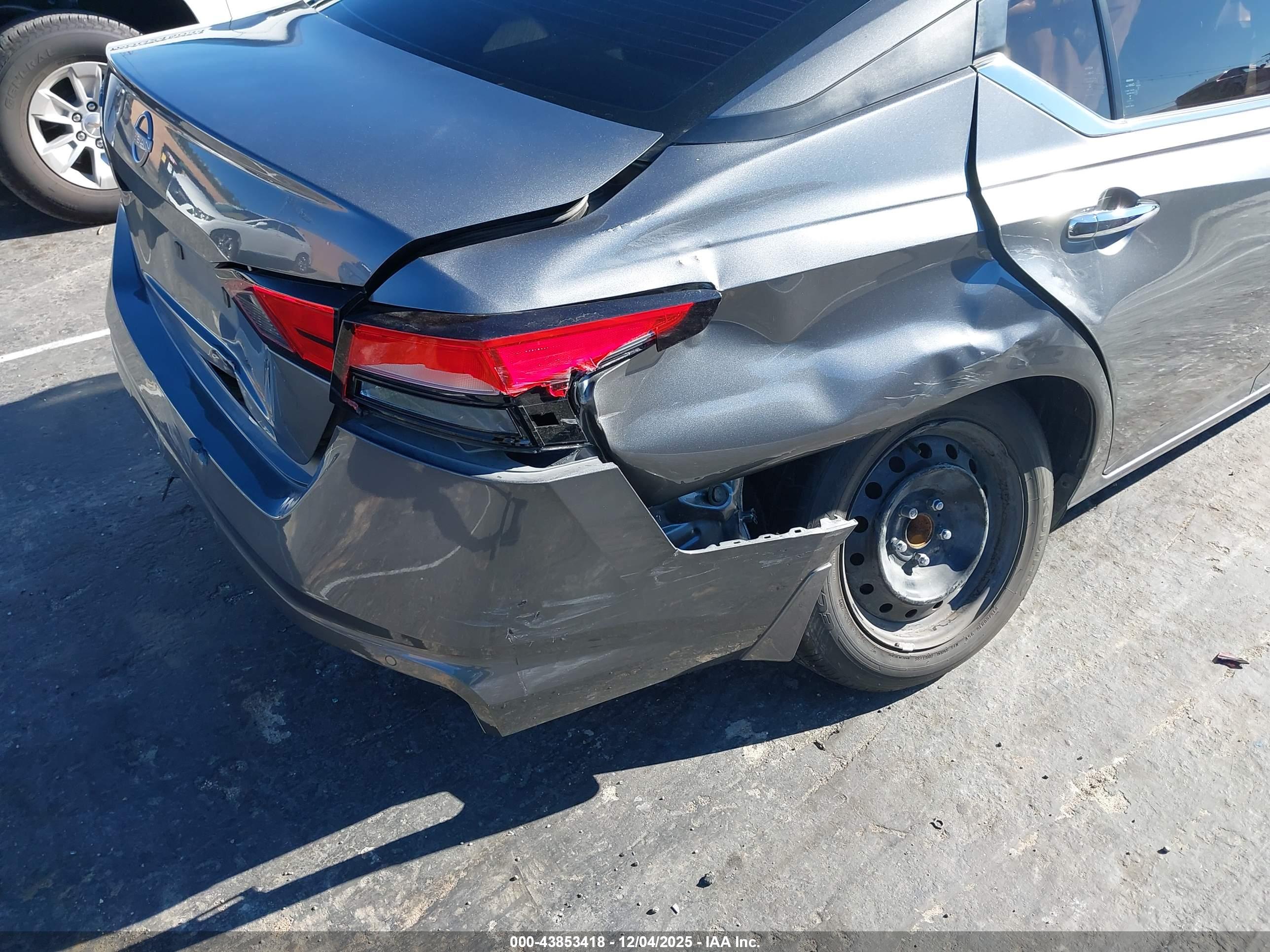 NISSAN ALTIMA image 6